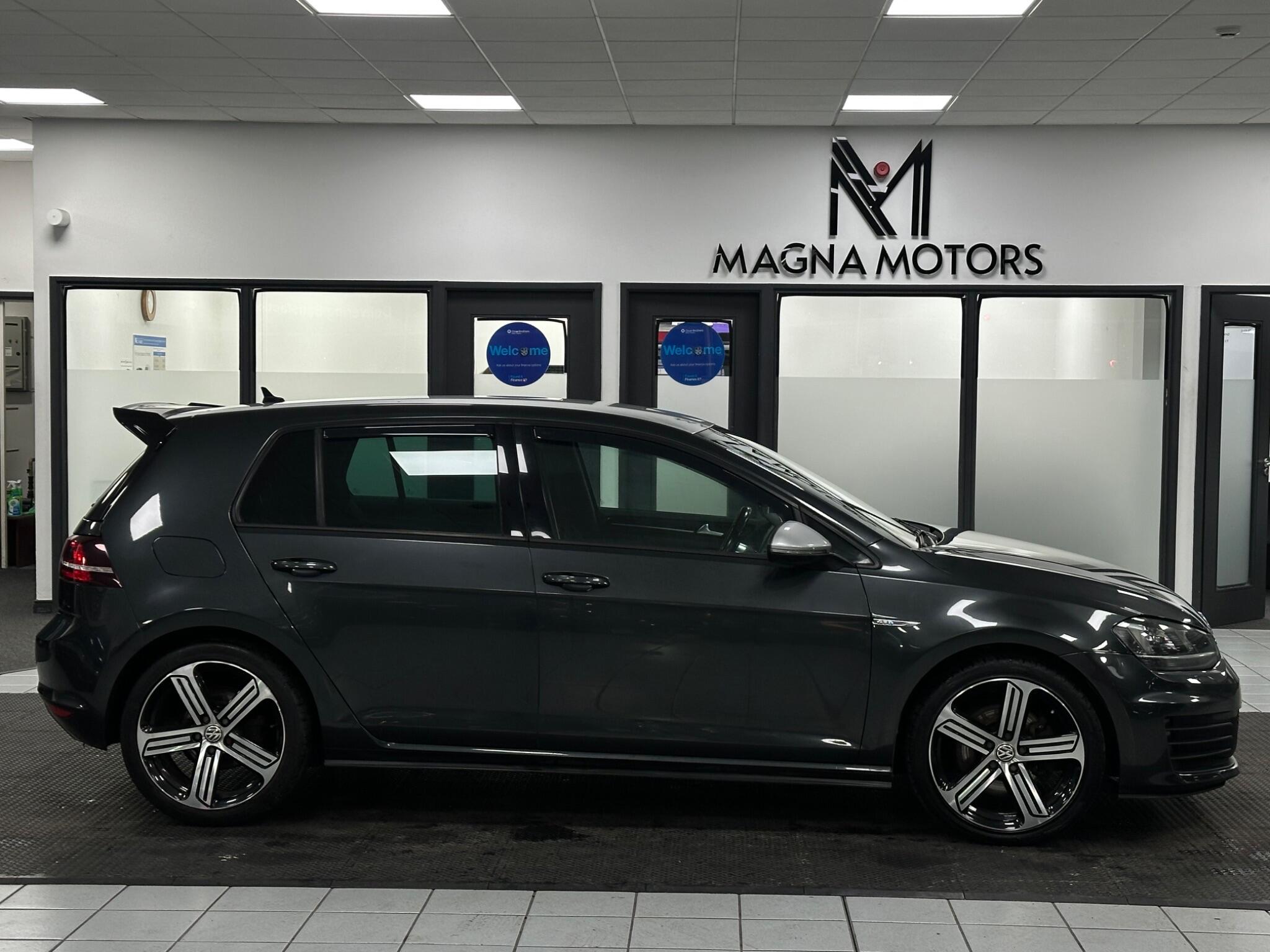 Volkswagen Golf view 3