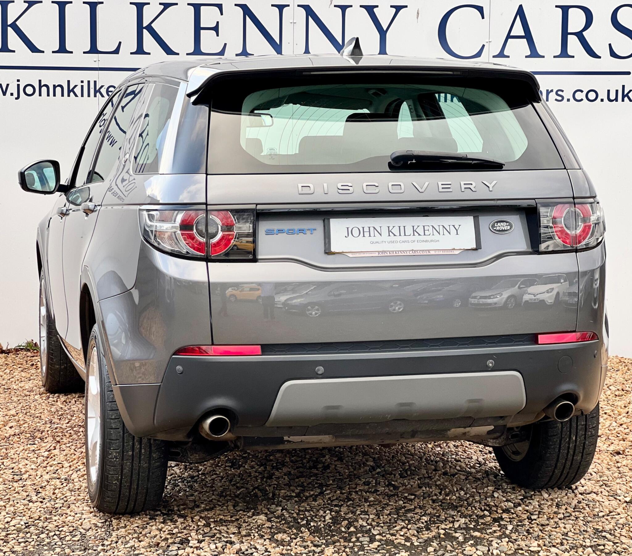 Land Rover Discovery Sport view 4