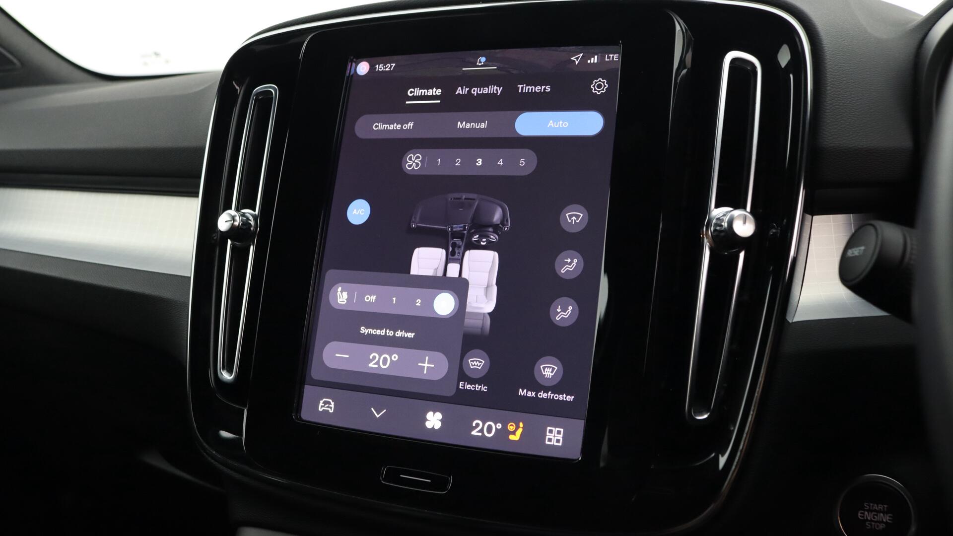 Volvo XC40 view 34