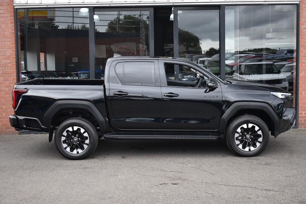 Toyota Hilux view 13