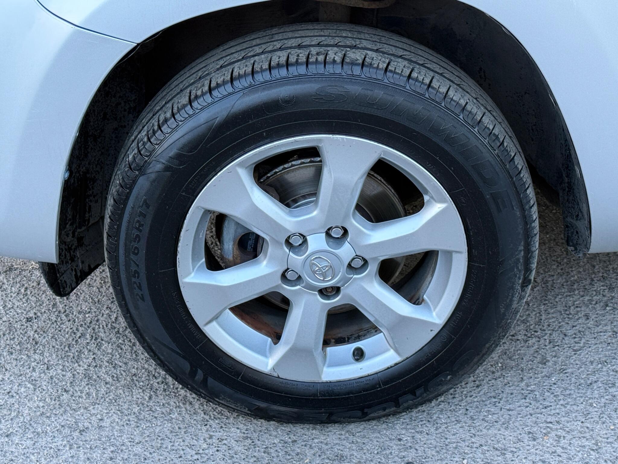 Toyota RAV4 - Image 30