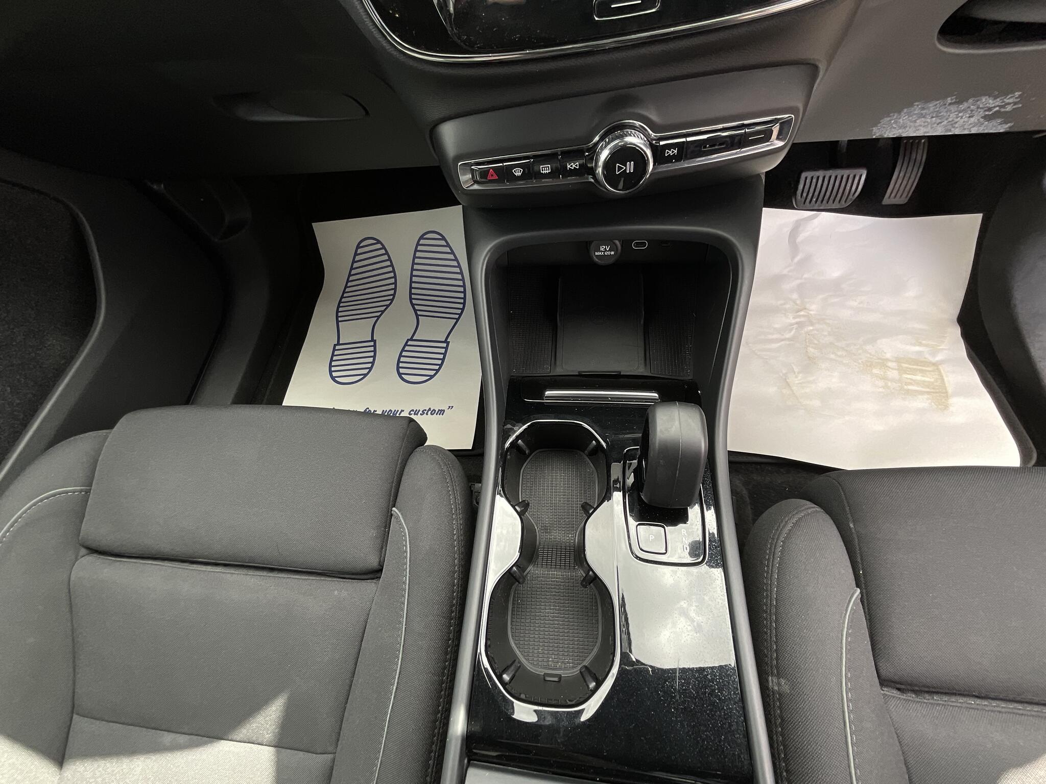 Volvo XC40 view 34
