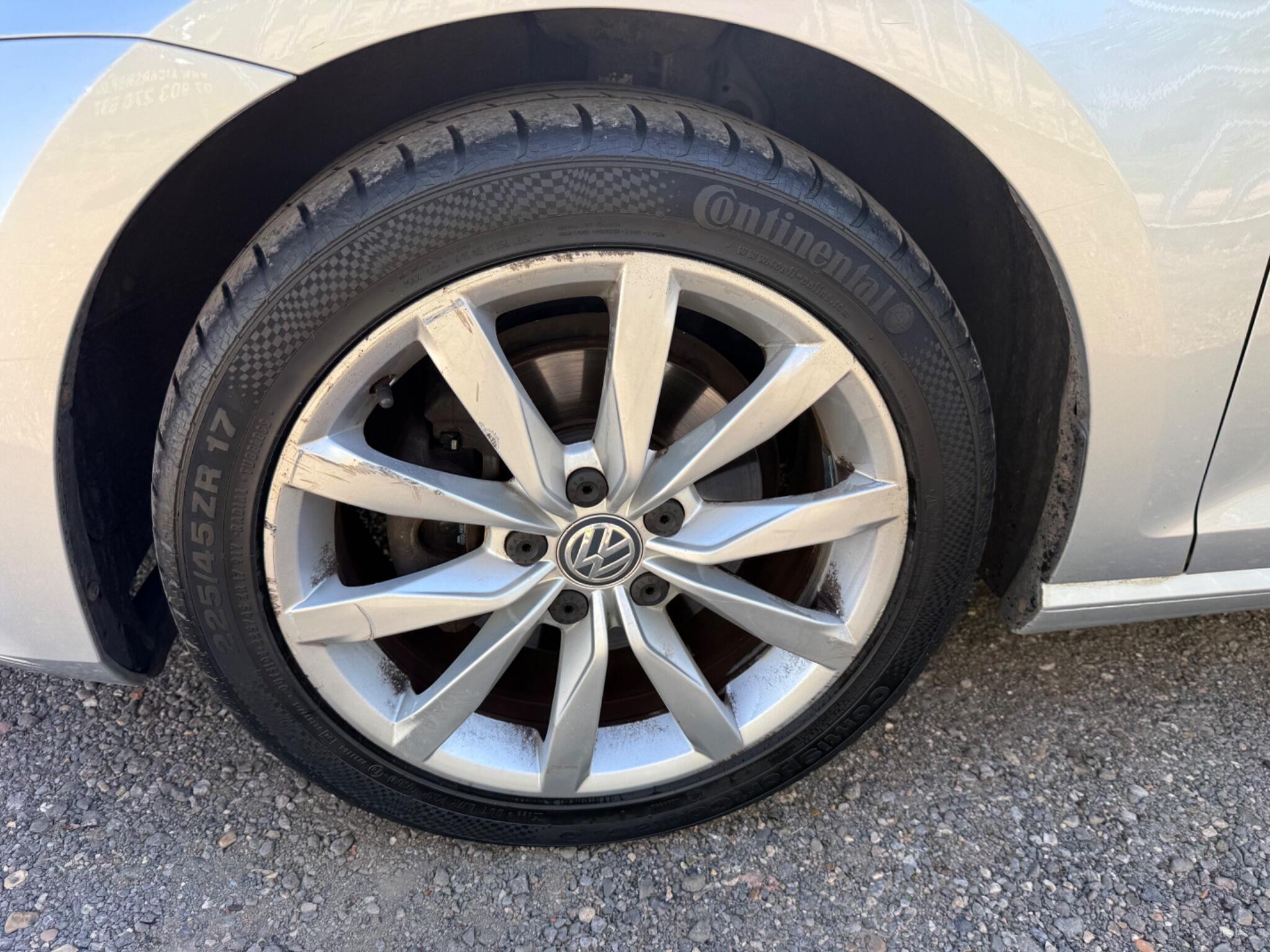 2014 Volkswagen Golf image 31