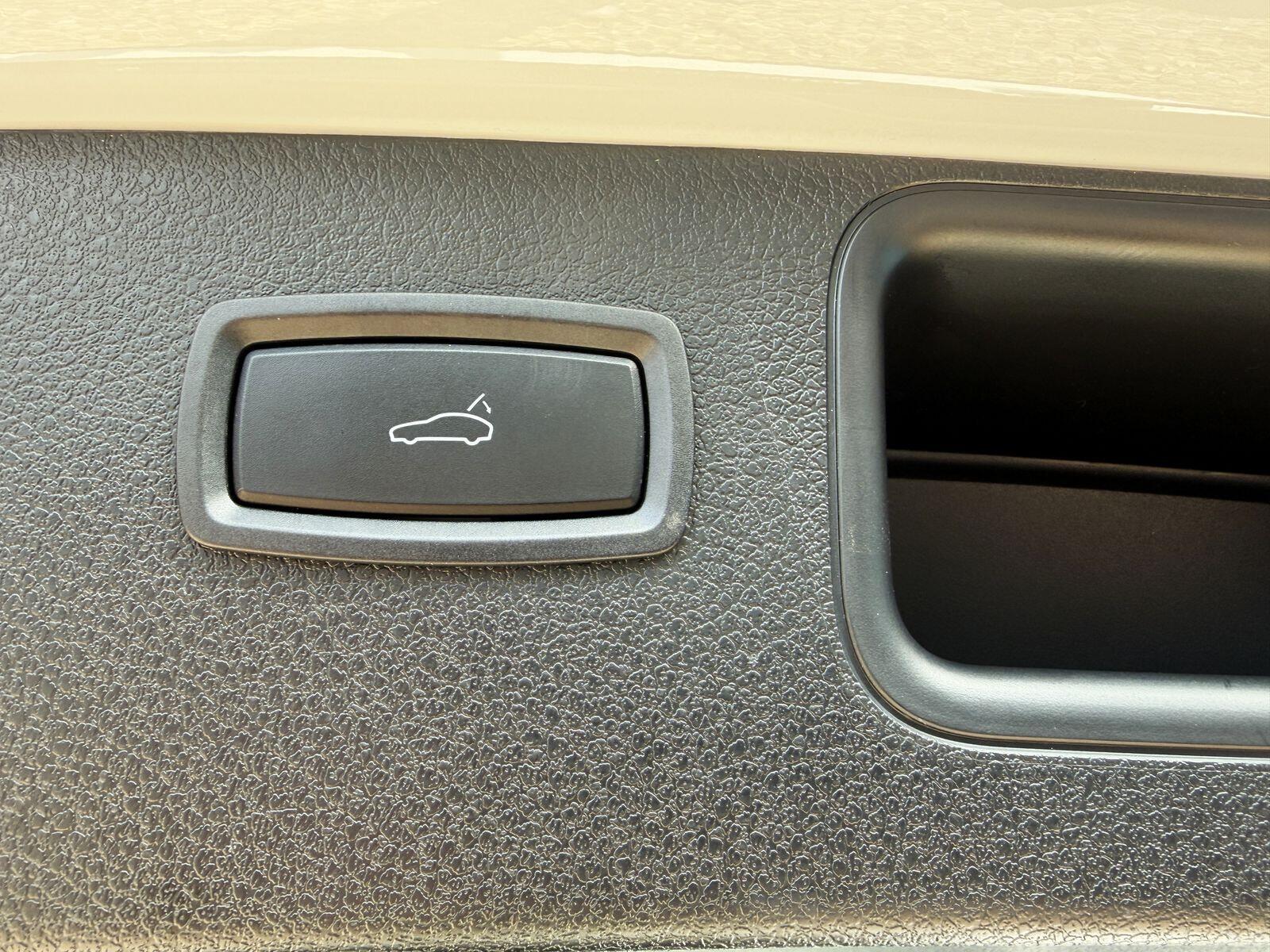 Porsche Macan view 50