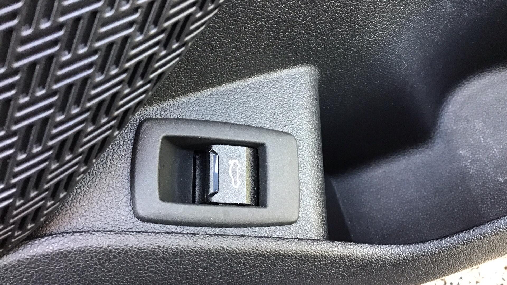 BMW iX1 view 25