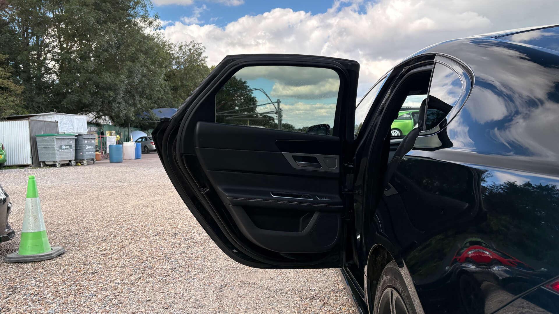 Jaguar XF view 46