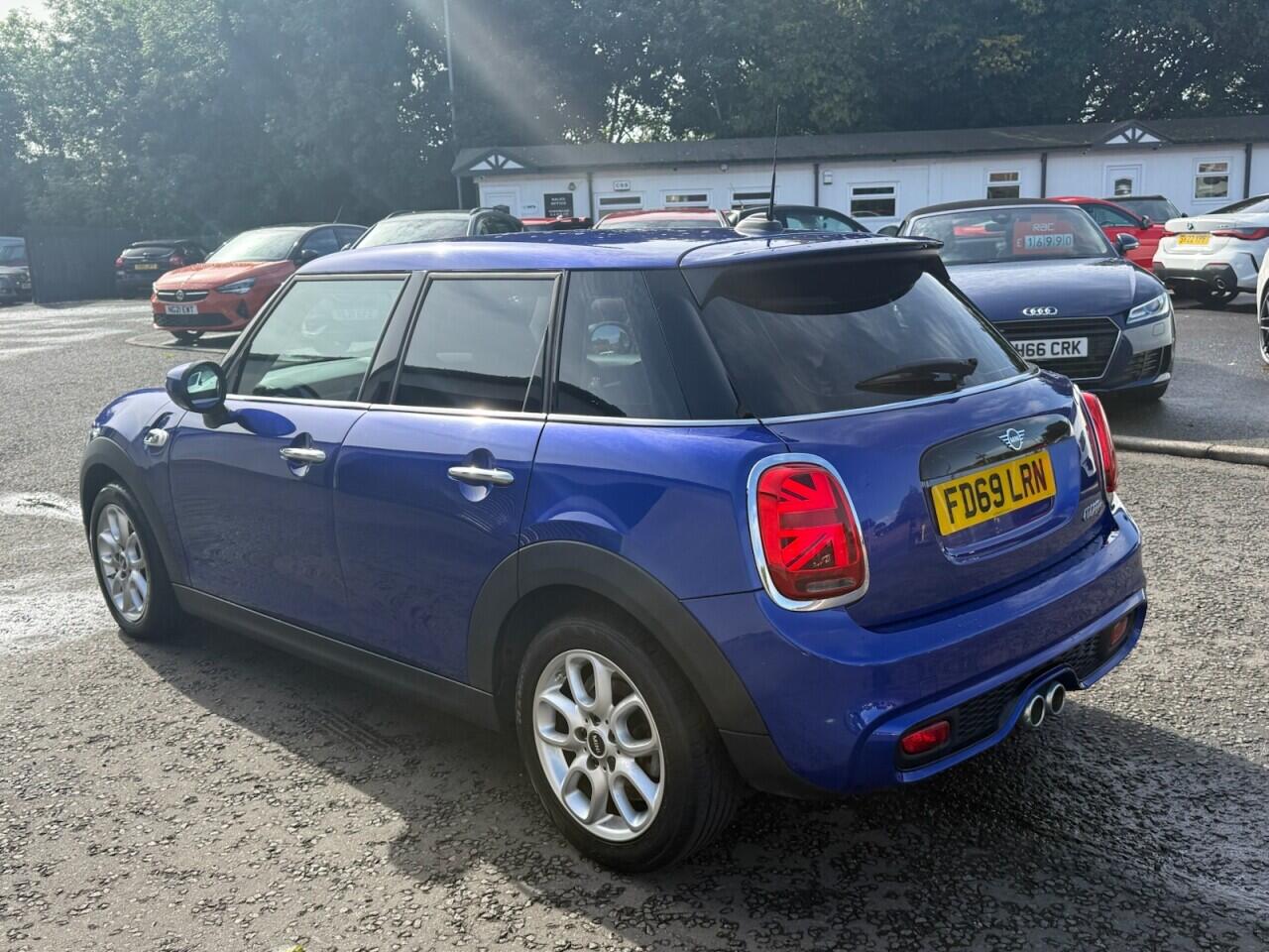 Mini Hatch view 7