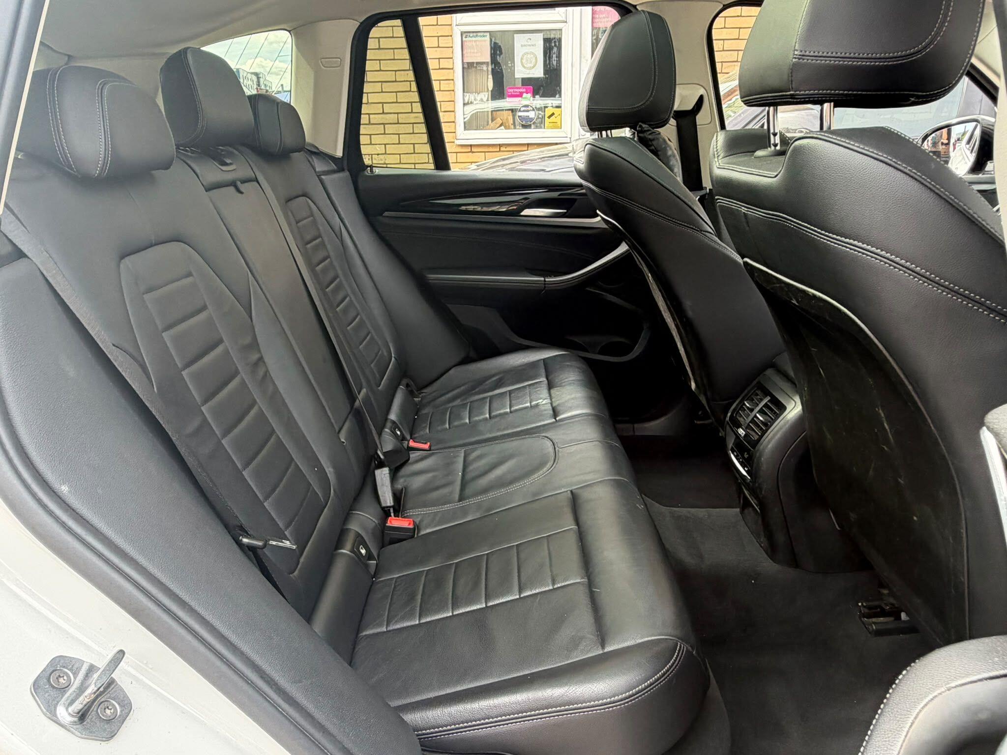 BMW X3 view 12