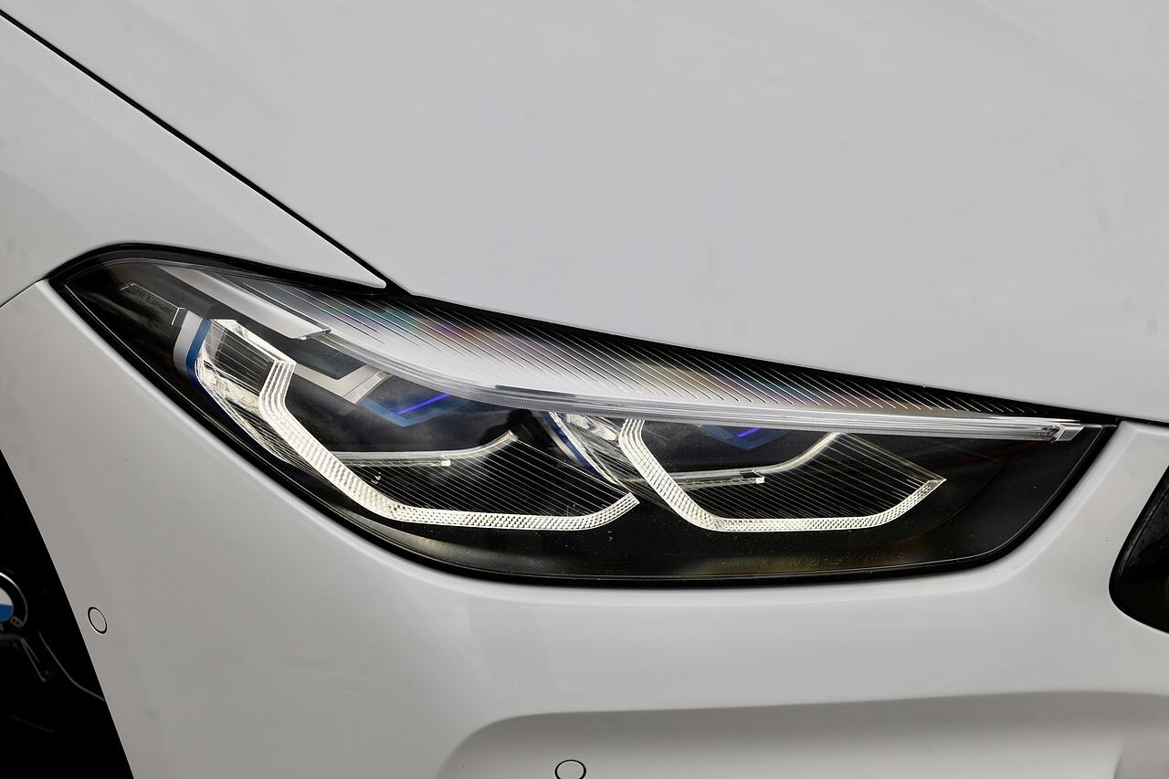 BMW 8 Series view 14