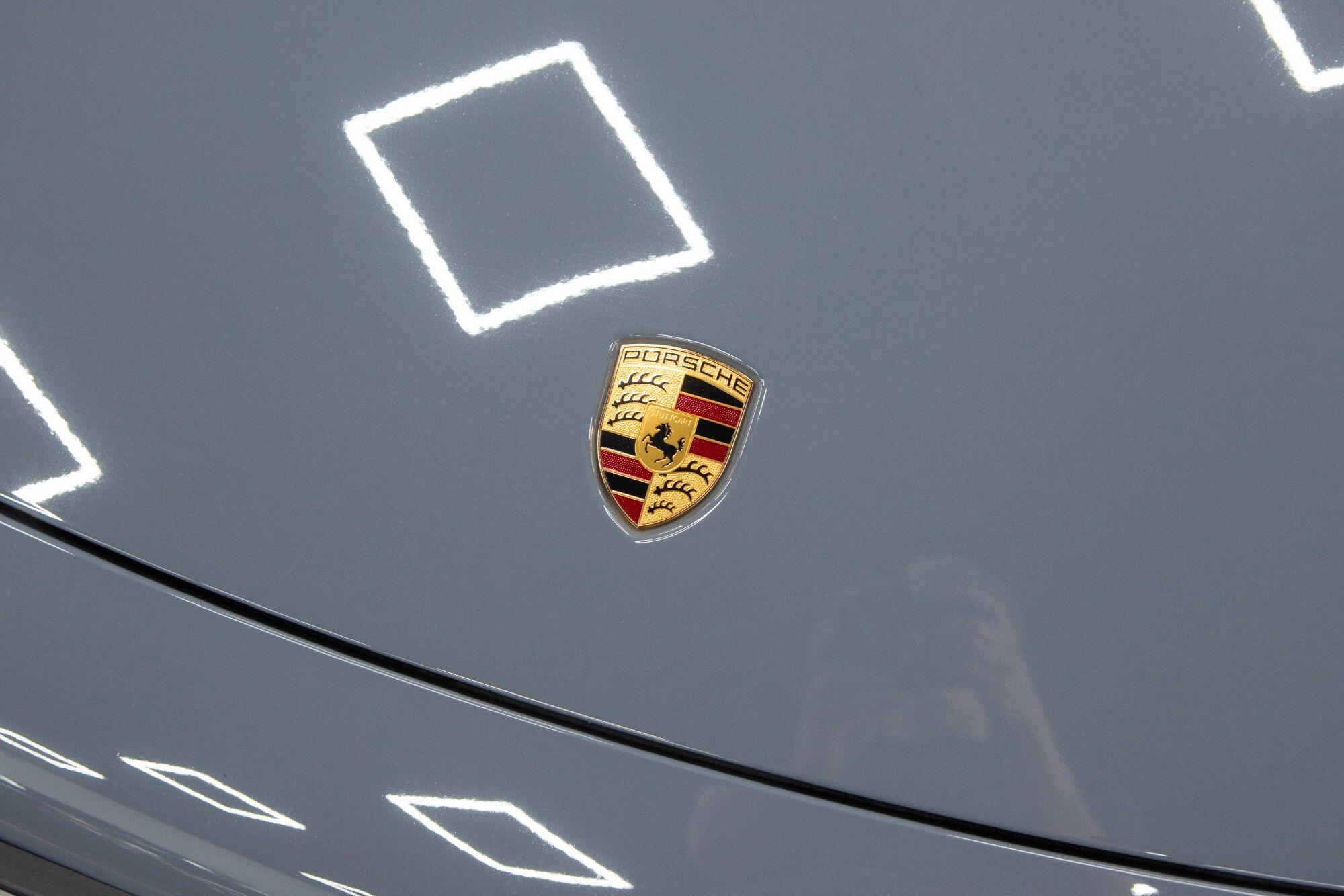 Porsche 911 view 12