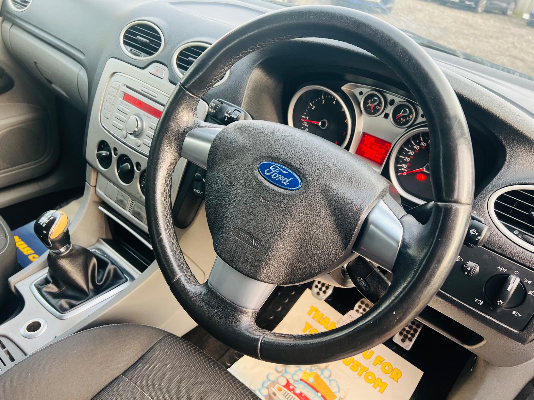 2009 Ford Focus image 23