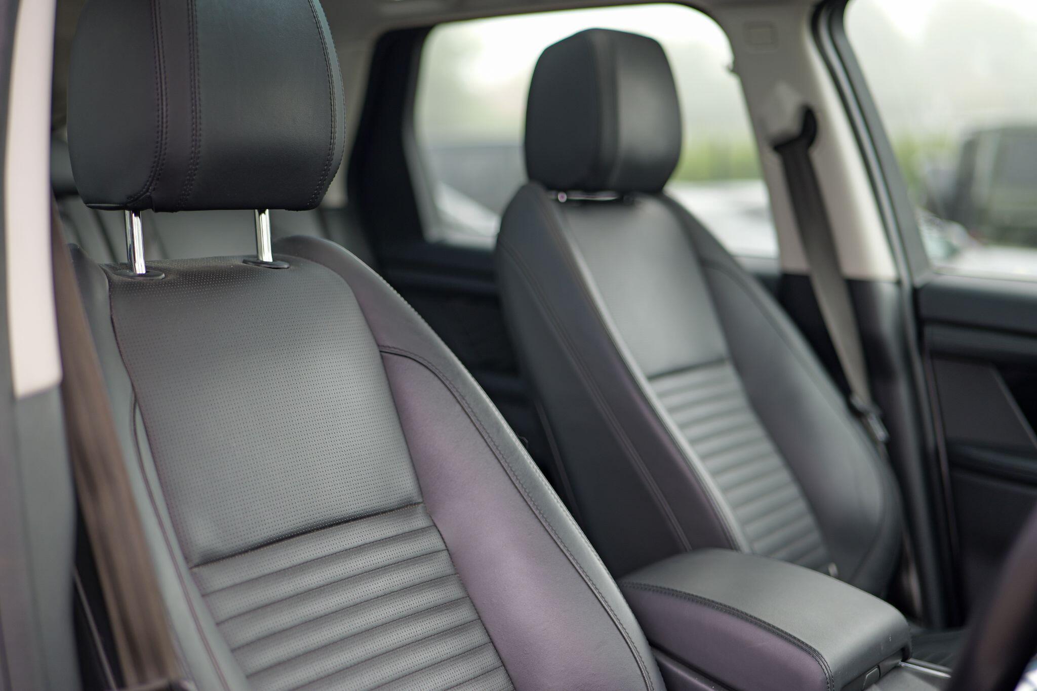 Land Rover Discovery Sport view 23