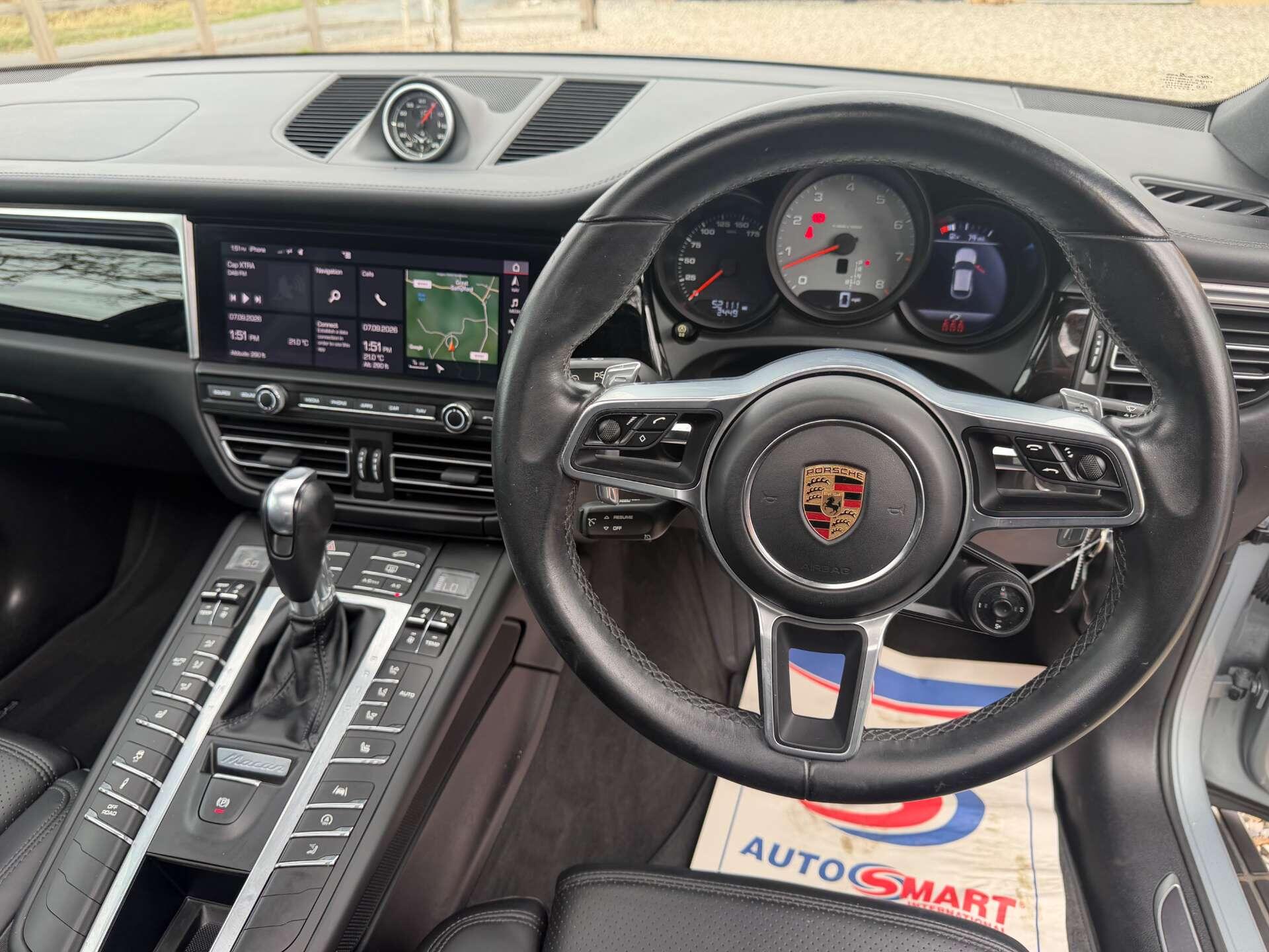 Porsche Macan view 21