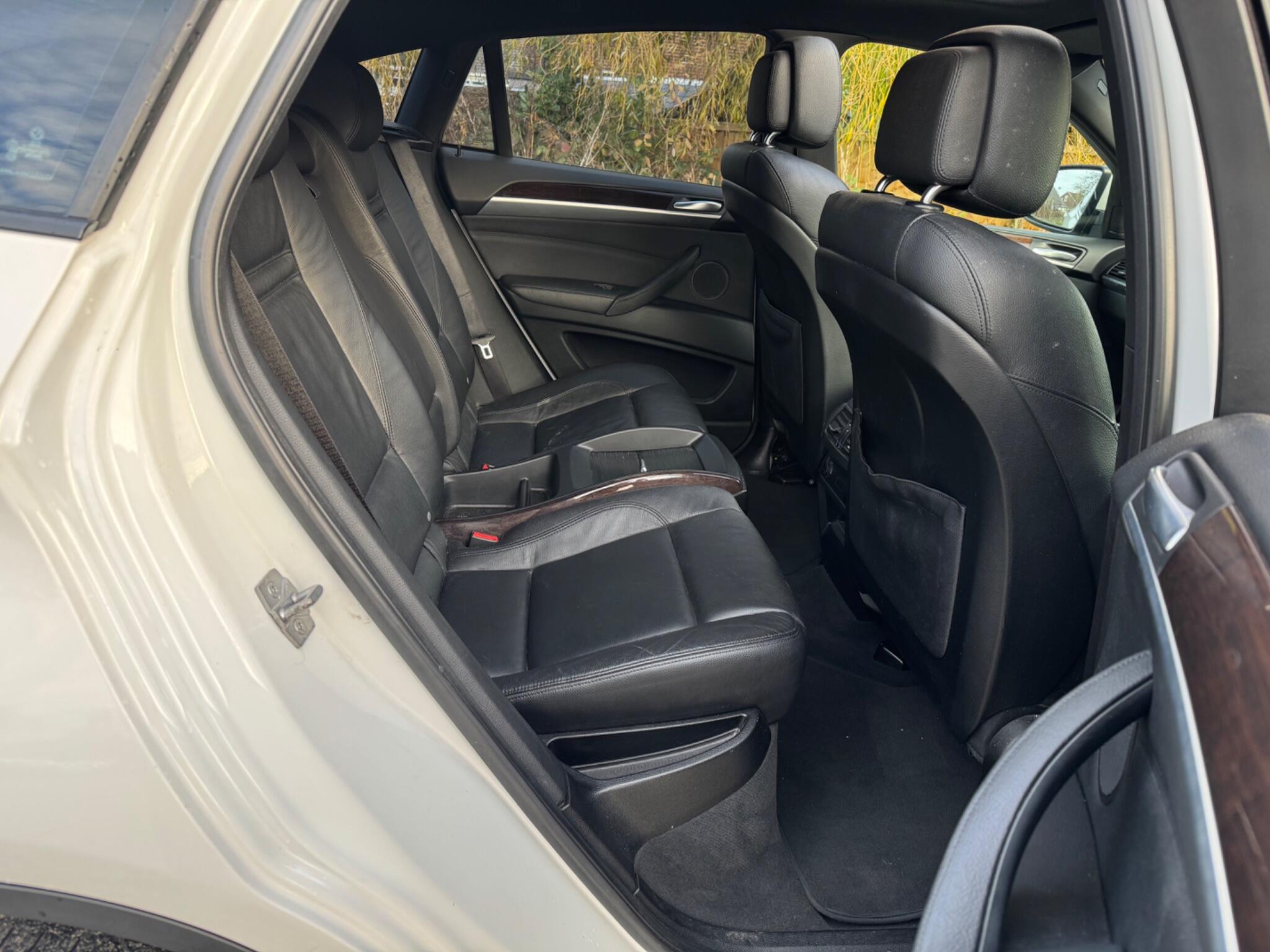 BMW X6 view 21
