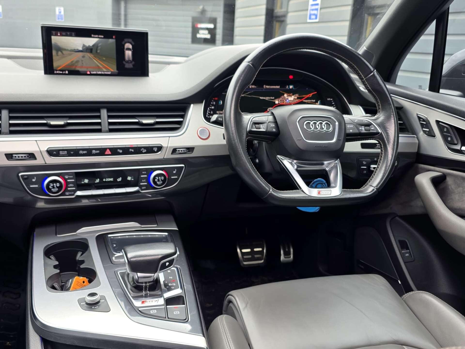 Audi SQ7 view 41