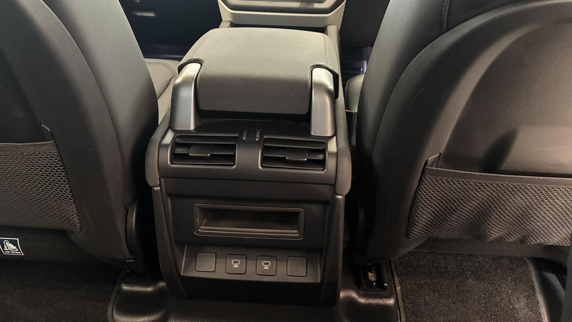 Land Rover Defender view 18