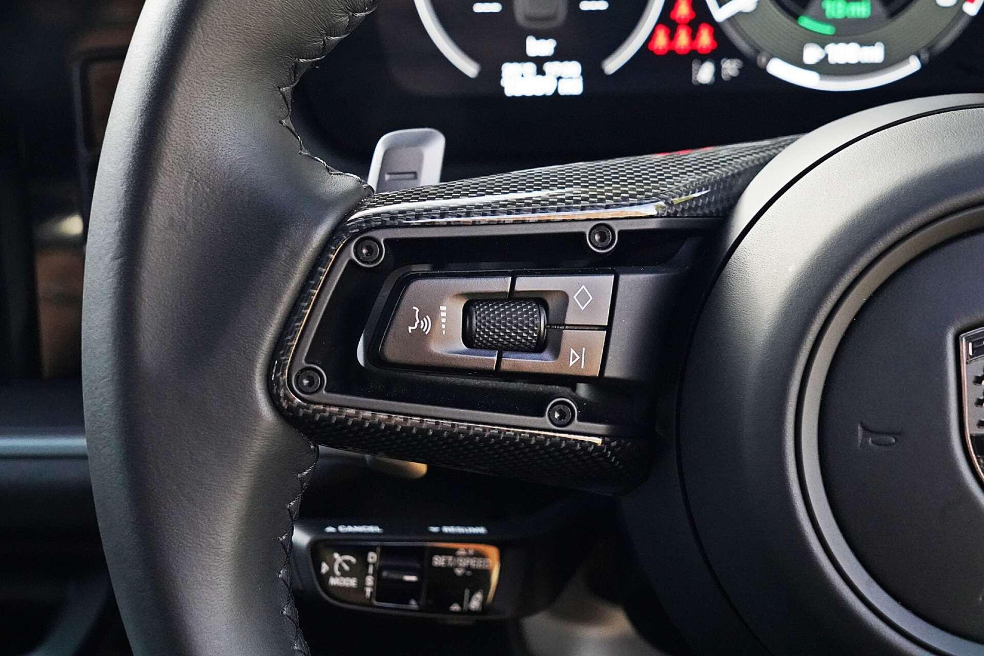 Porsche Cayenne view 31