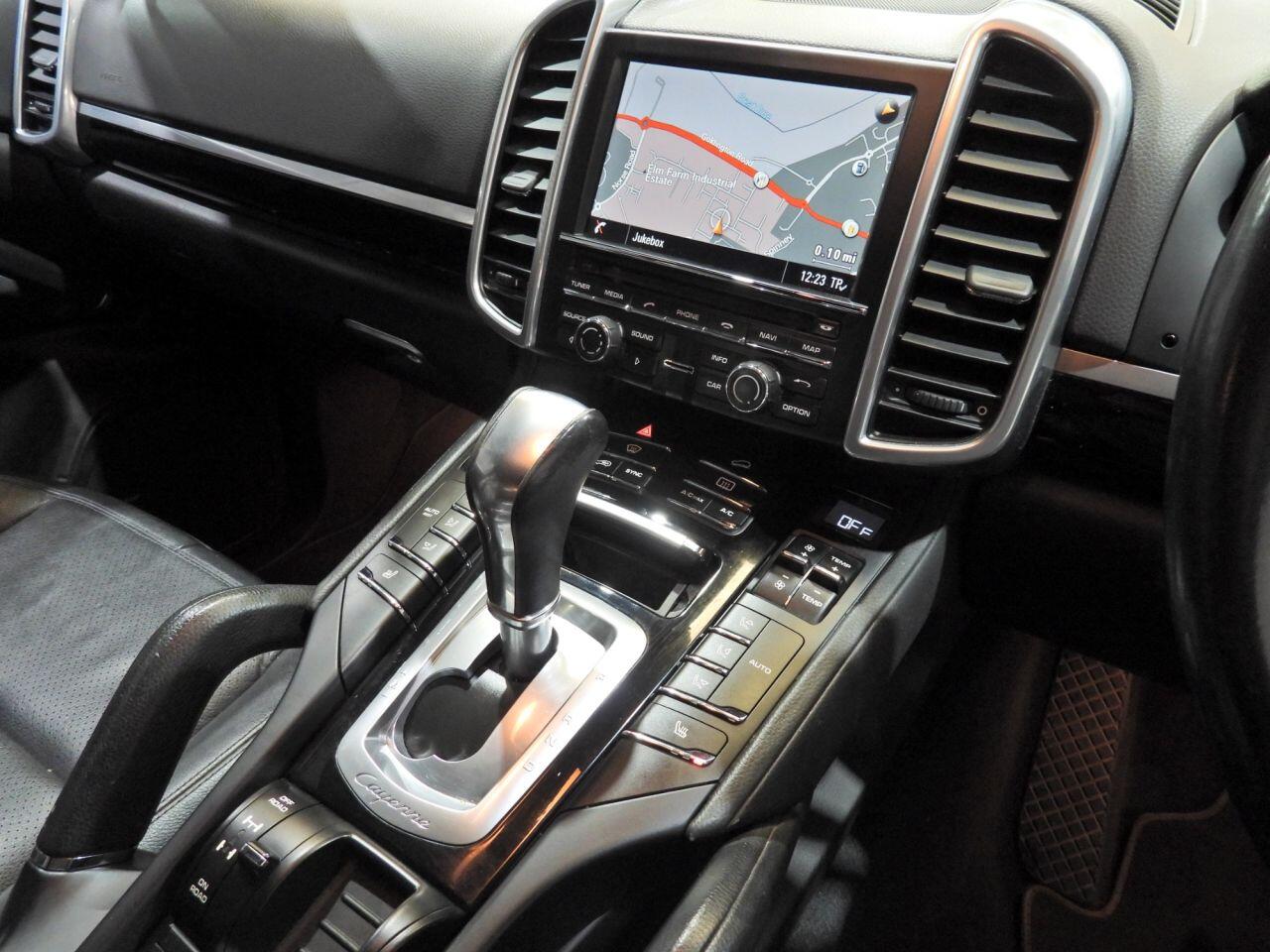Porsche Cayenne view 40