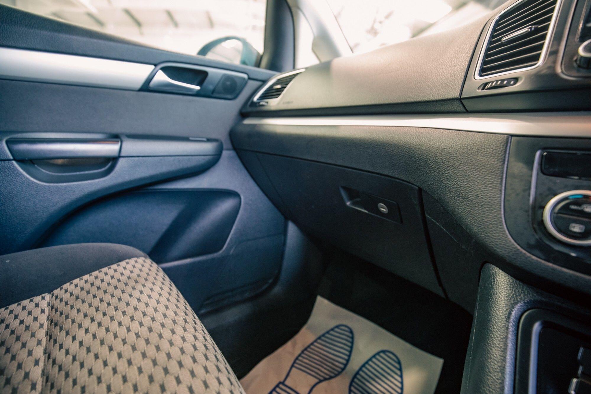 Volkswagen Sharan view 19