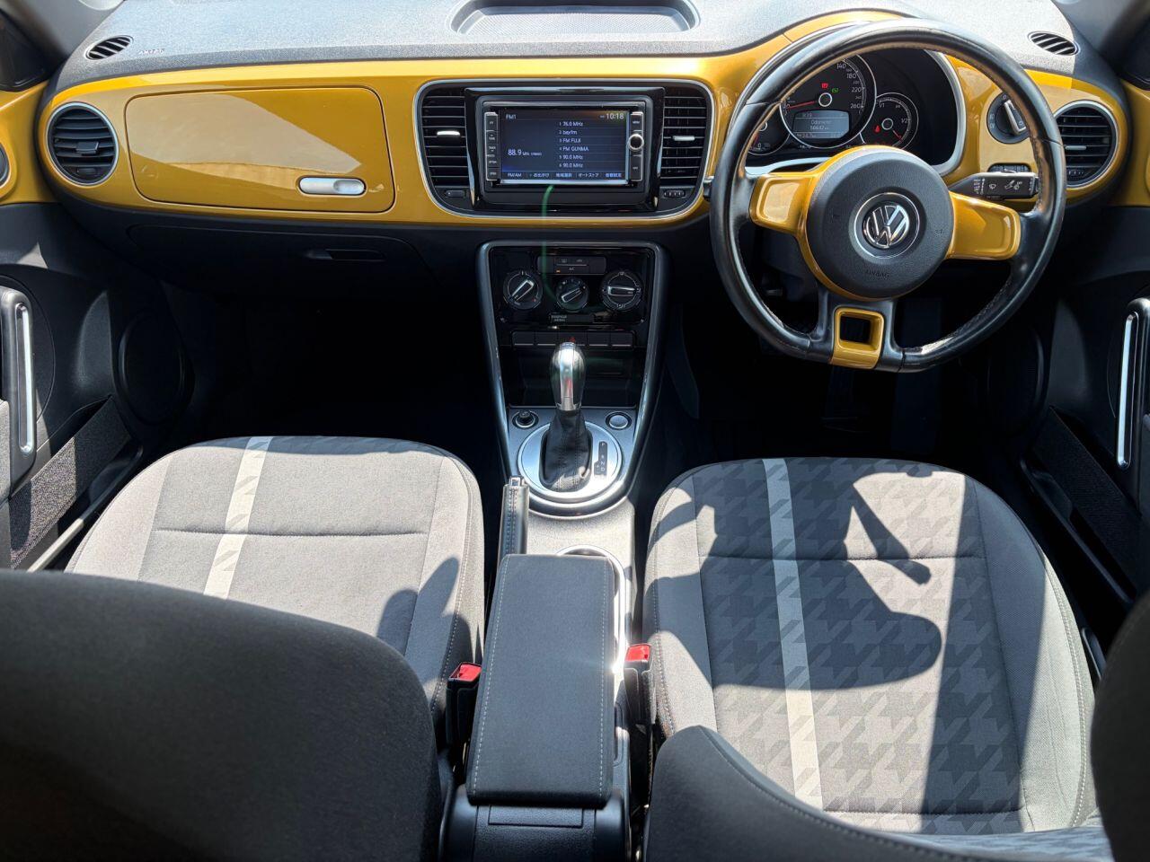 Volkswagen Beetle view 12