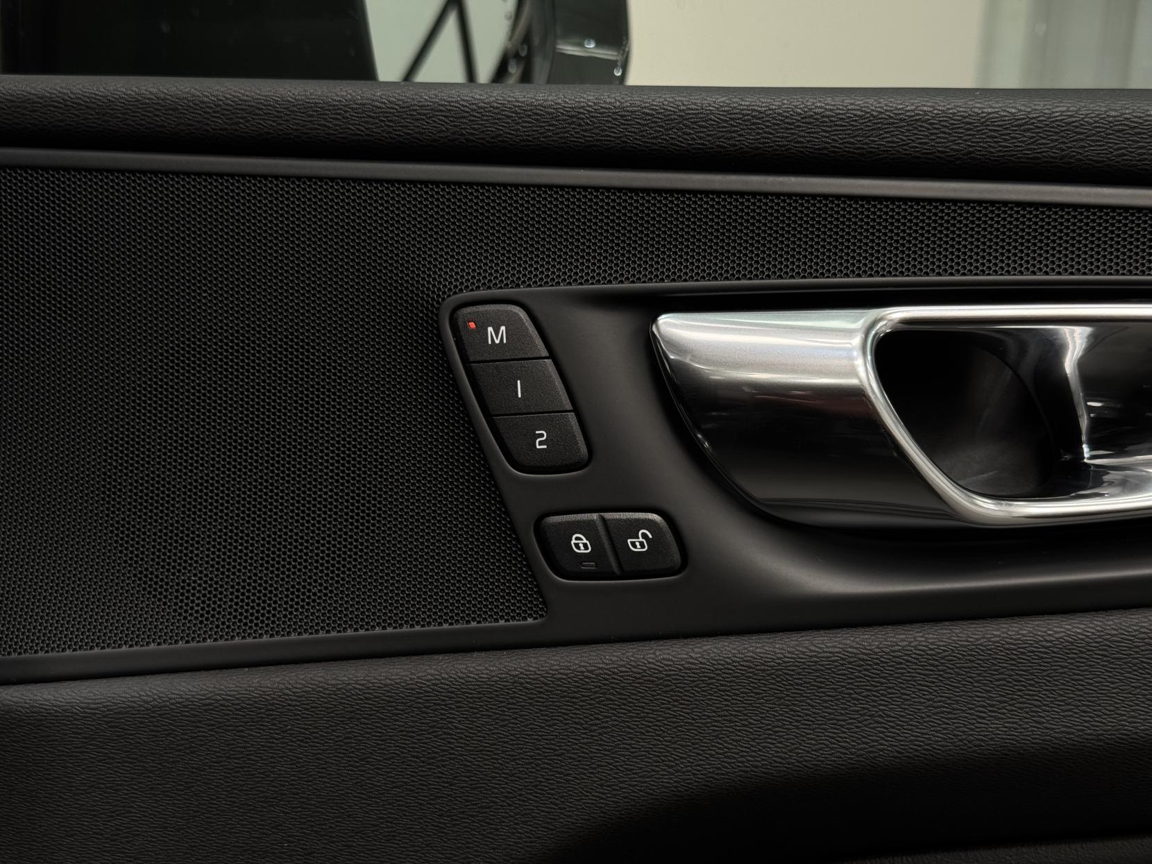 Volvo XC60 view 39