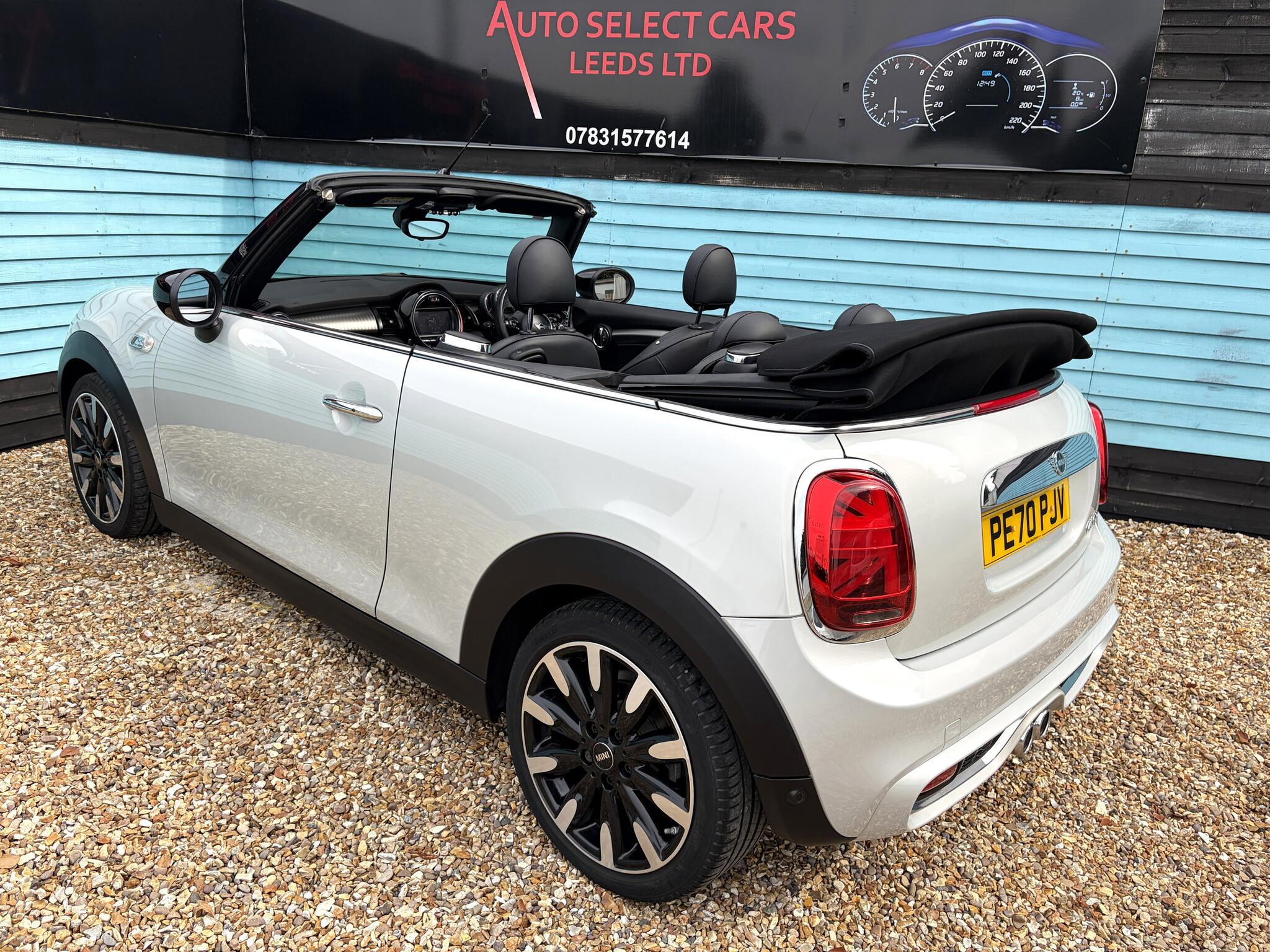 Mini Convertible view 8