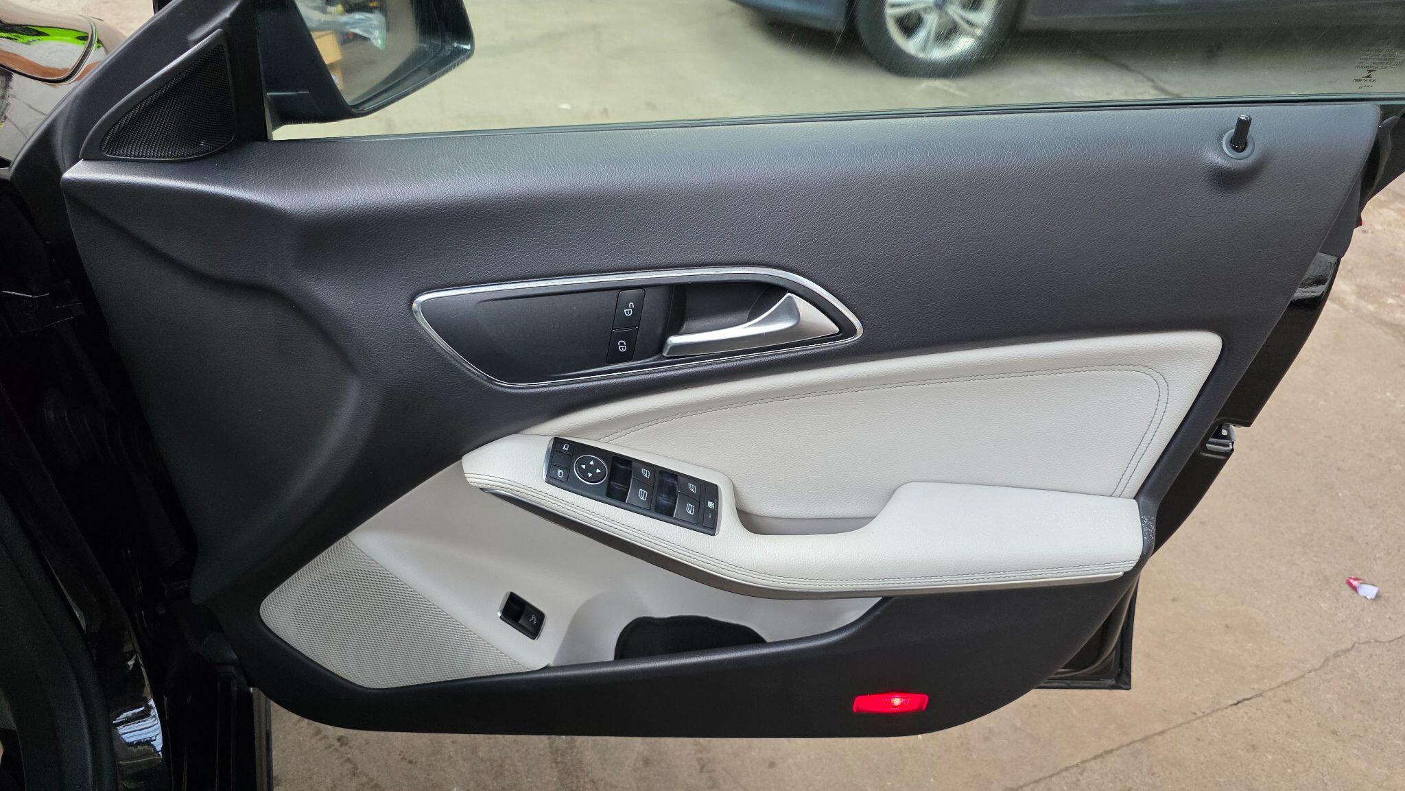 Mercedes-Benz Cla view 11