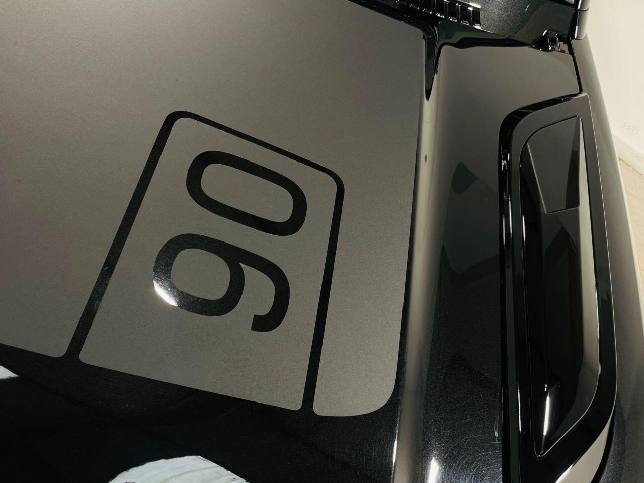 Land Rover Defender 90 view 3