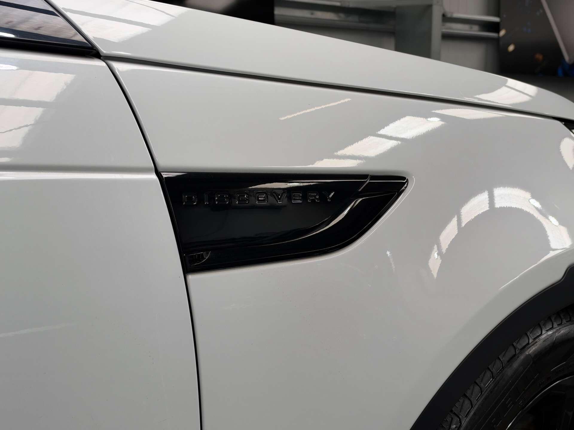 Land Rover Discovery view 12