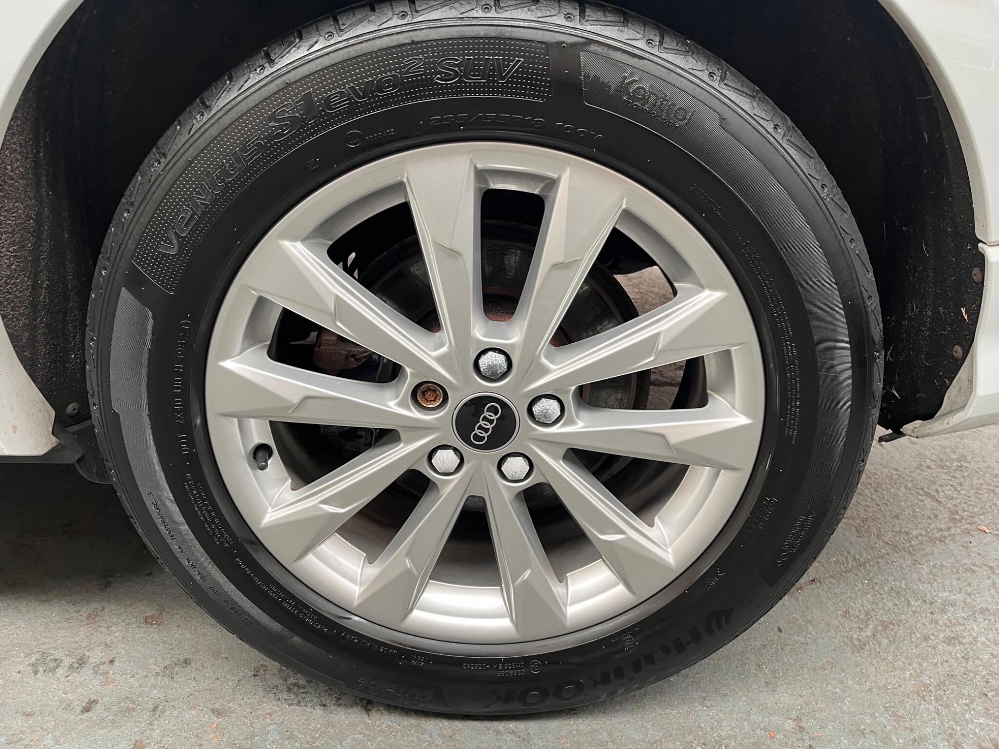 Audi Q3 view 44