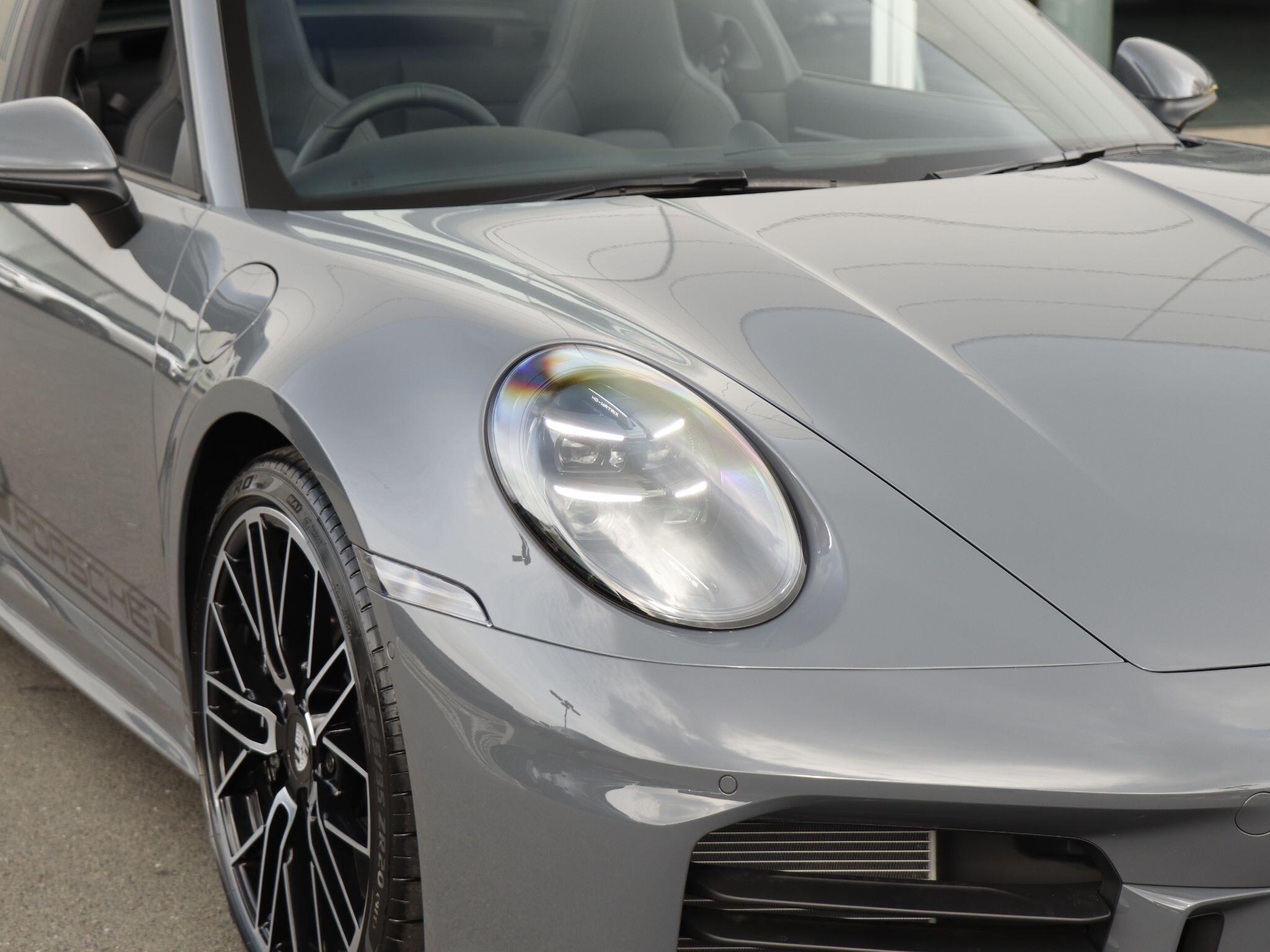 Porsche 911 view 33