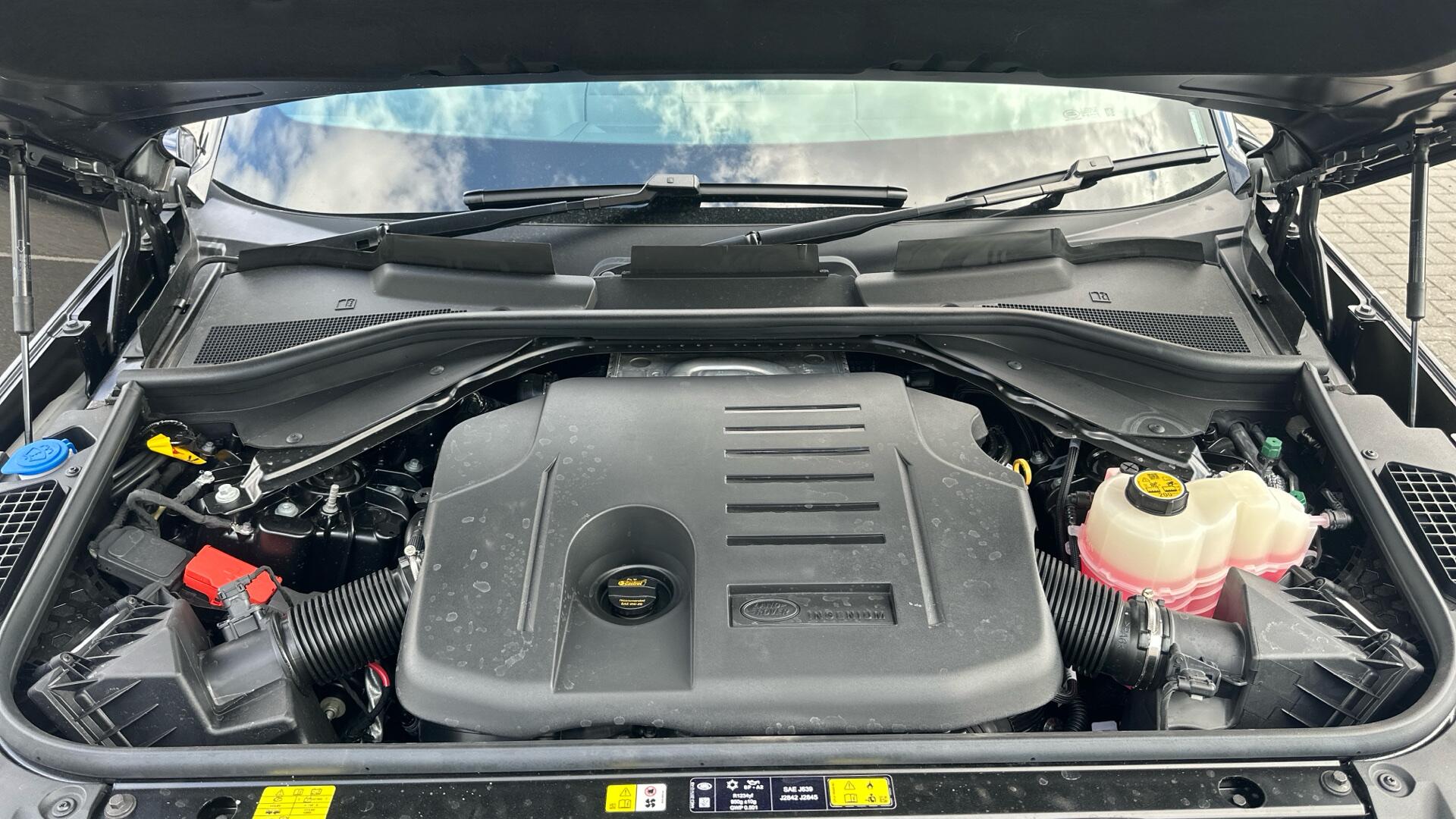 Land Rover Range Rover view 16
