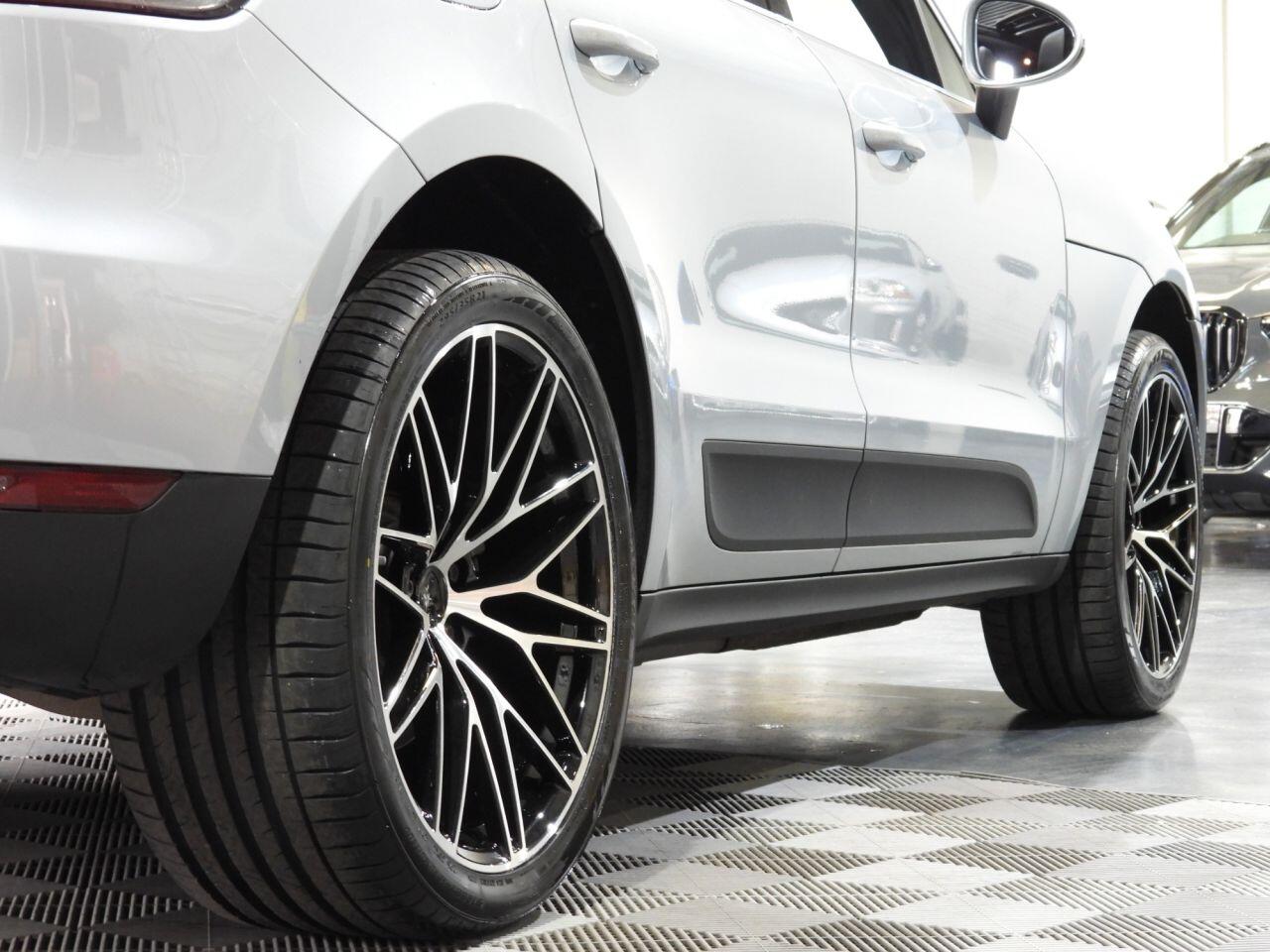 Porsche Macan view 35