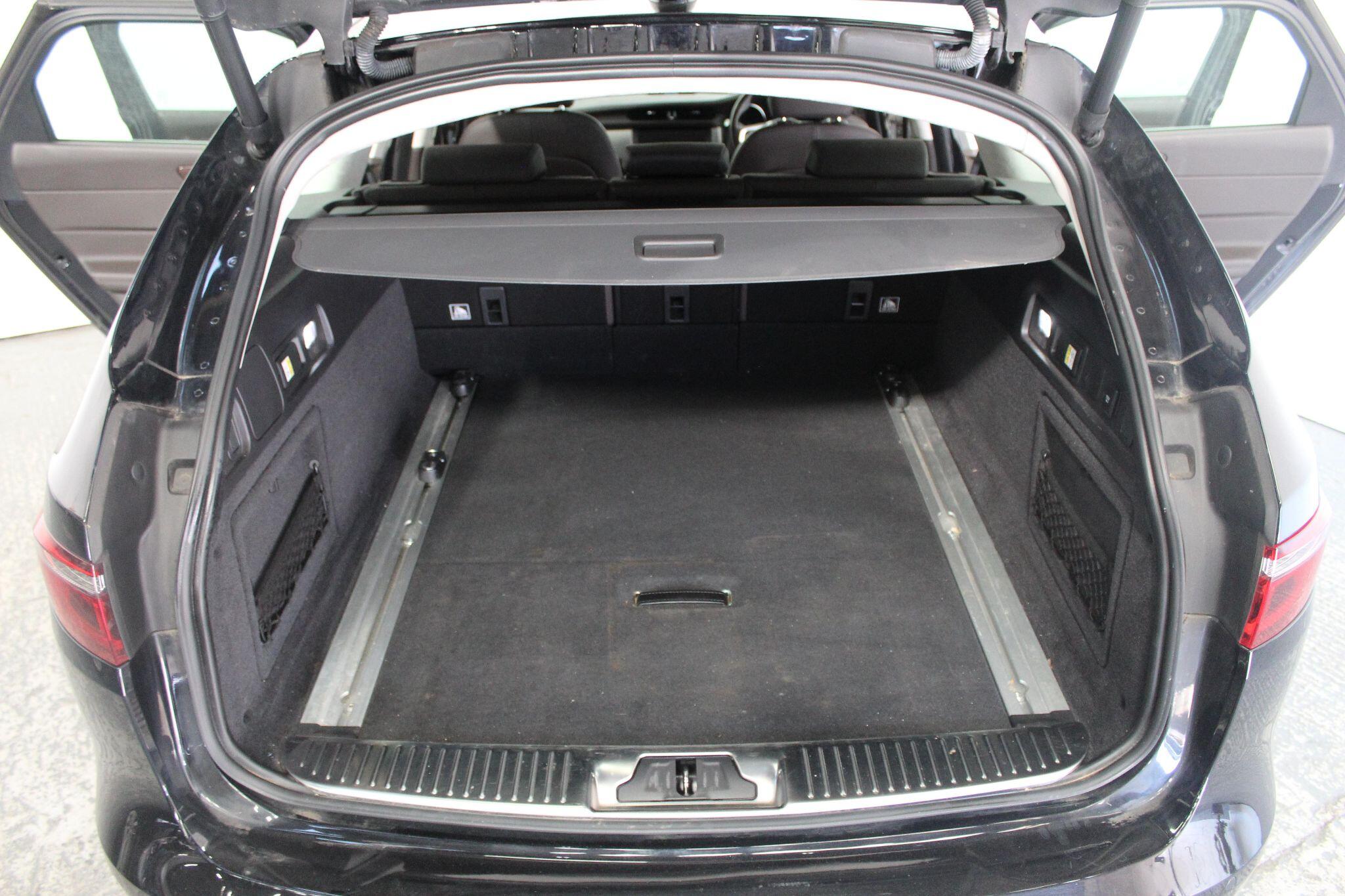 Jaguar XF view 24
