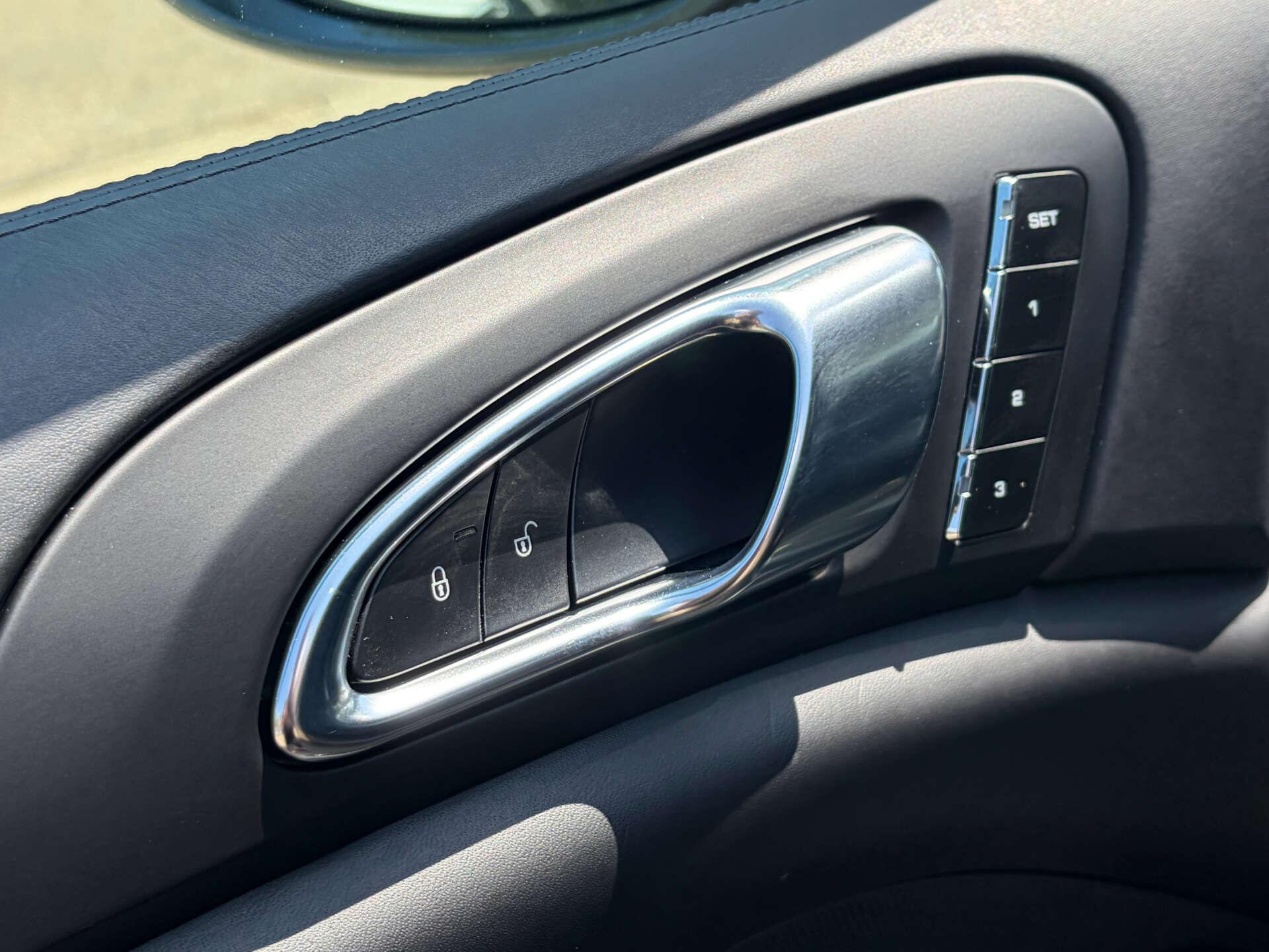 Porsche Cayenne view 32