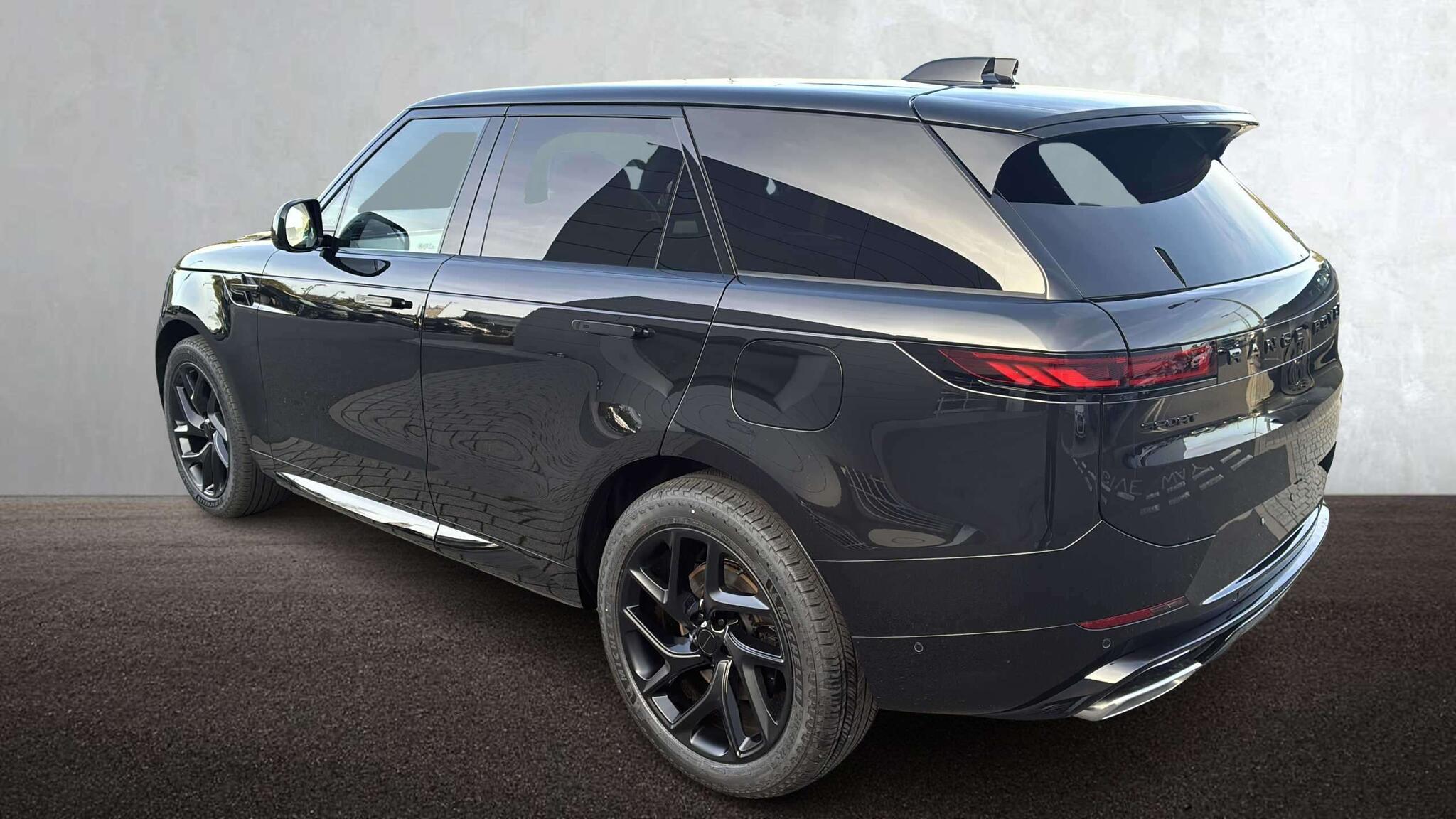 Land Rover Range Rover Sport view 2