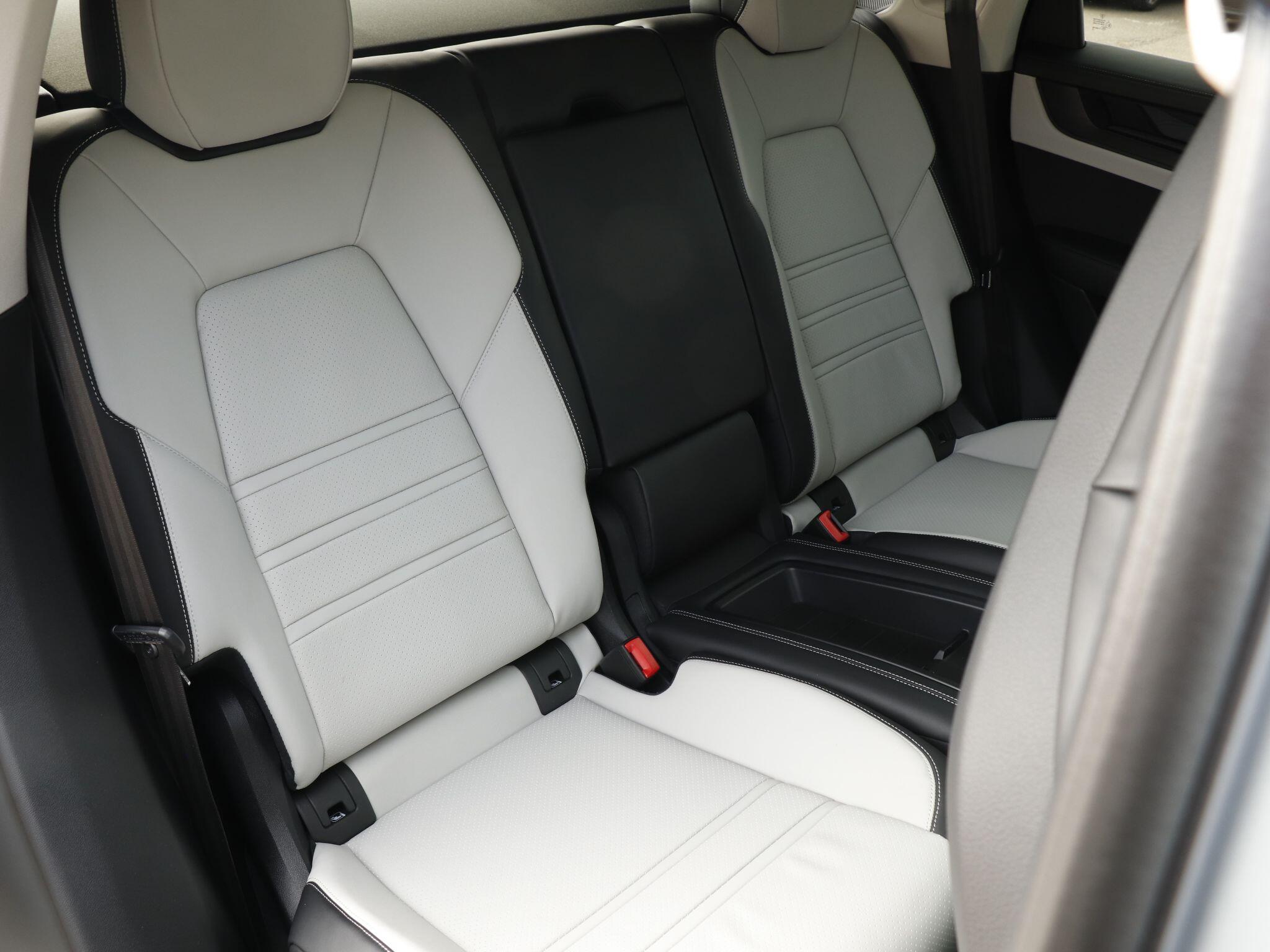 Porsche Cayenne view 26
