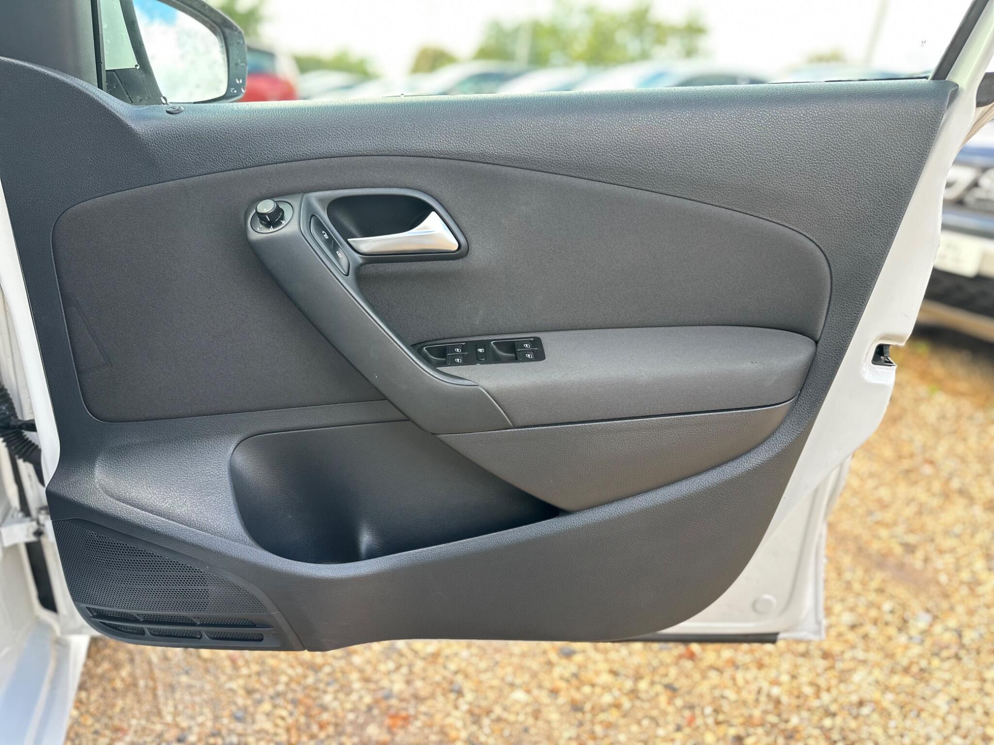 Volkswagen Polo view 48