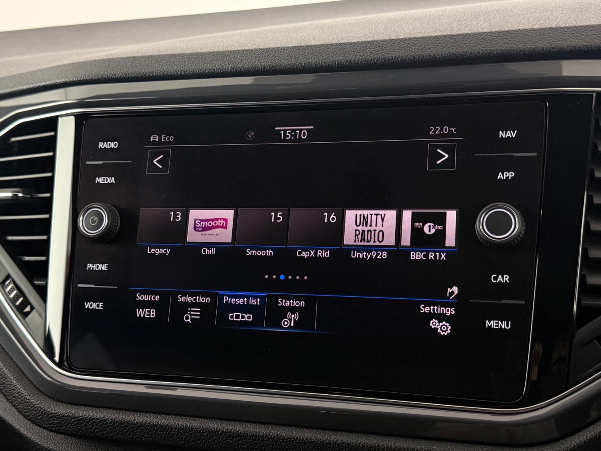 Volkswagen T-Roc view 21