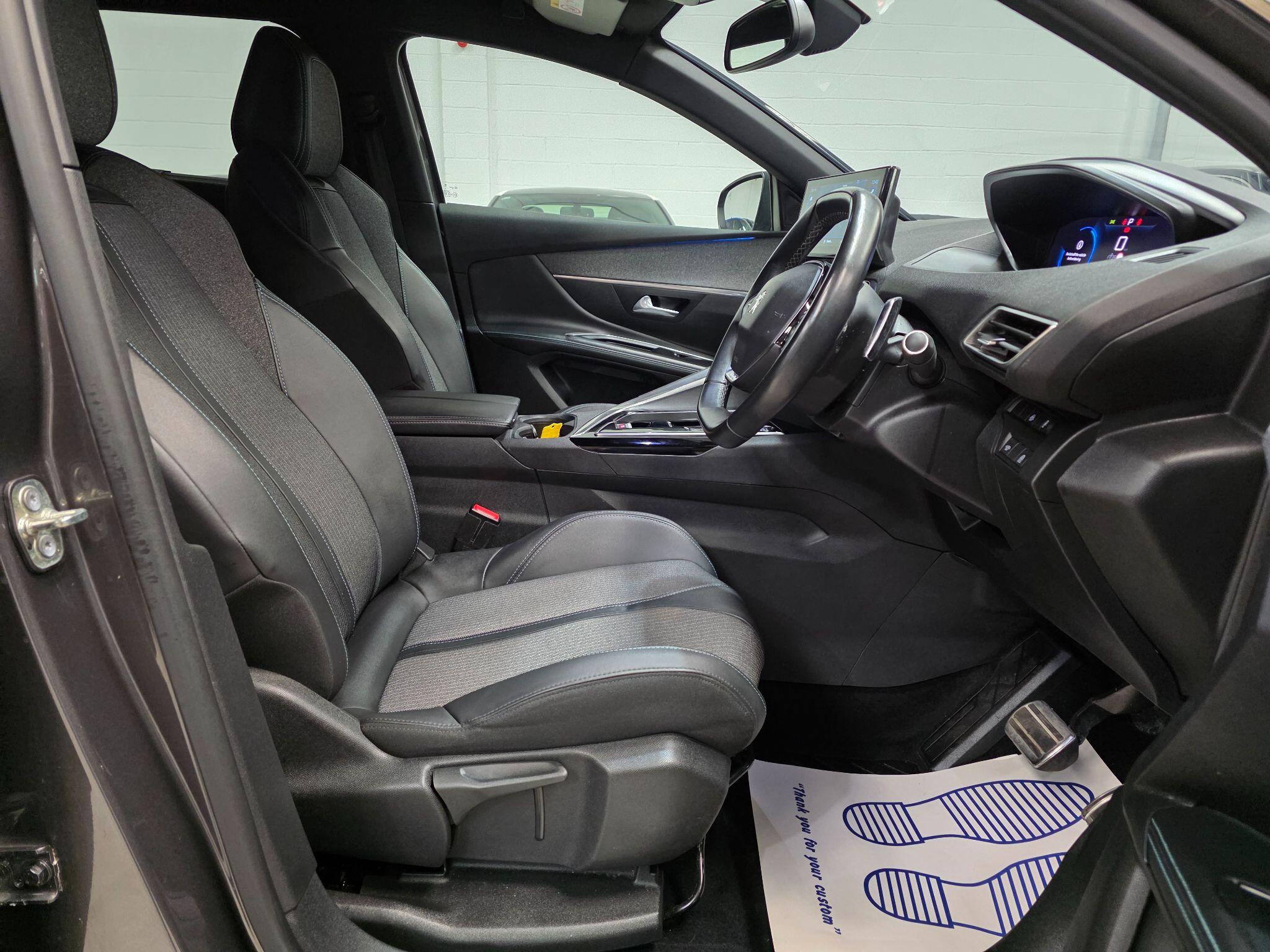 Peugeot 5008 view 6
