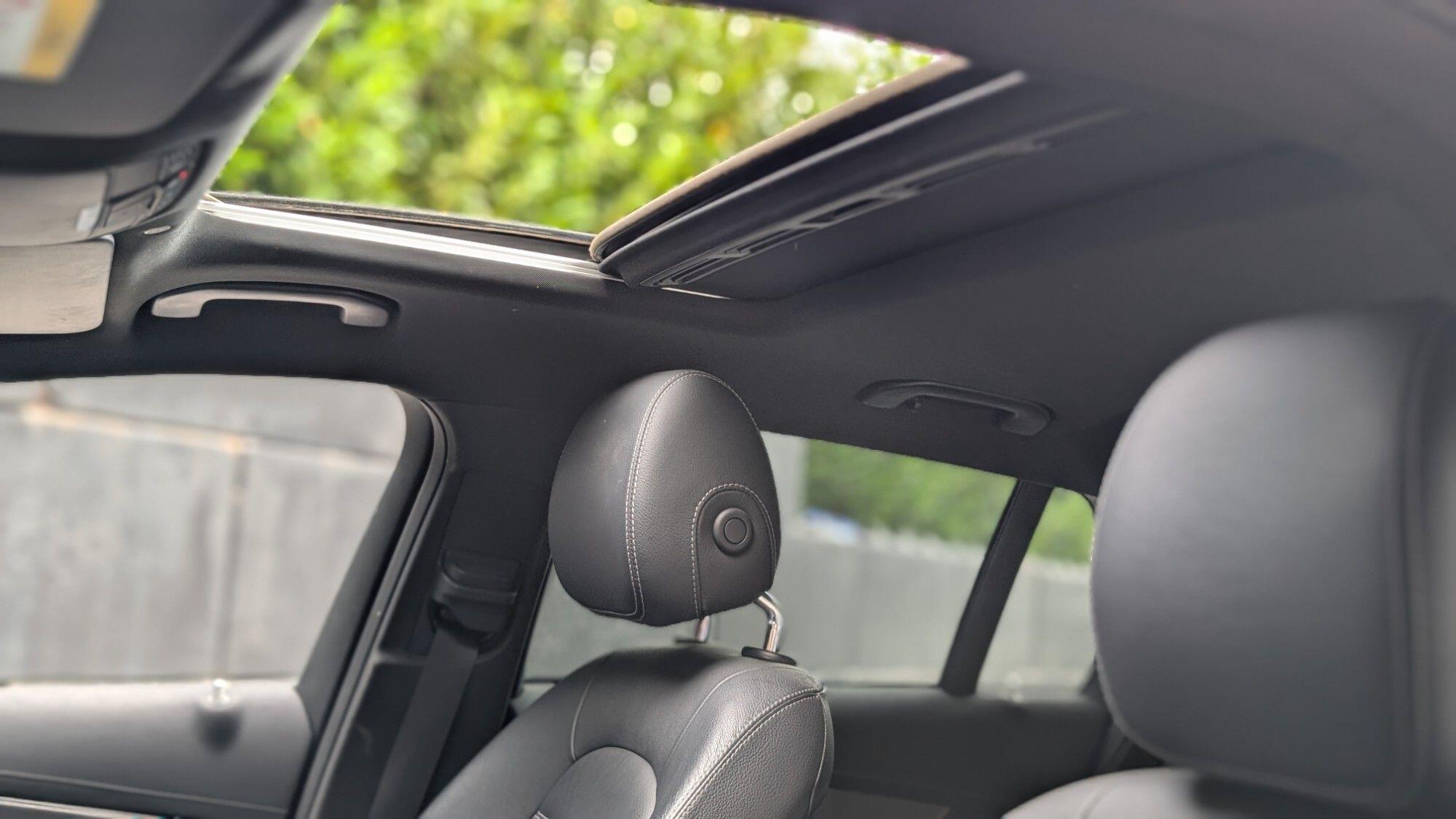 Mercedes-Benz EQC view 15