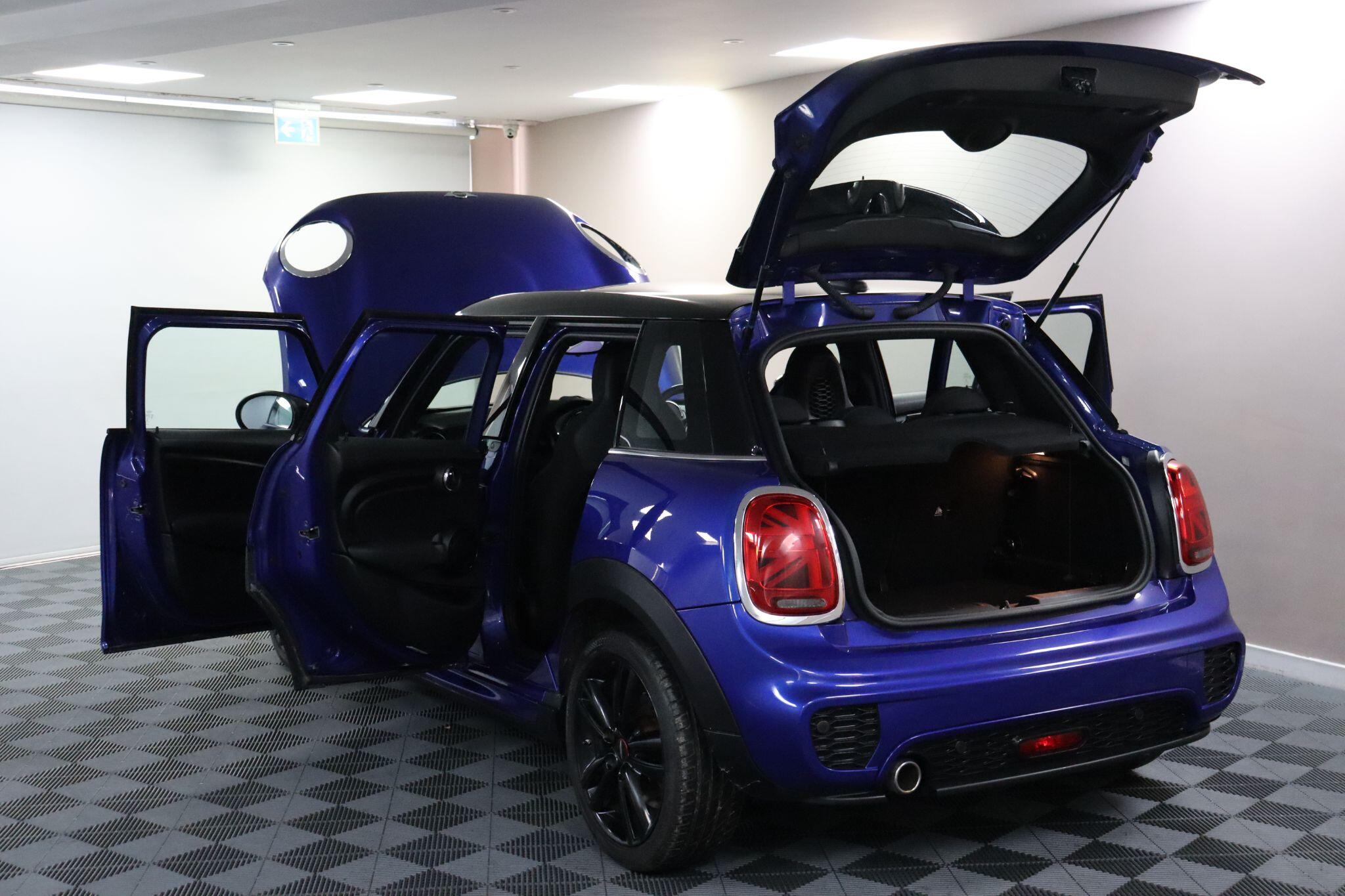 Mini Hatch view 21