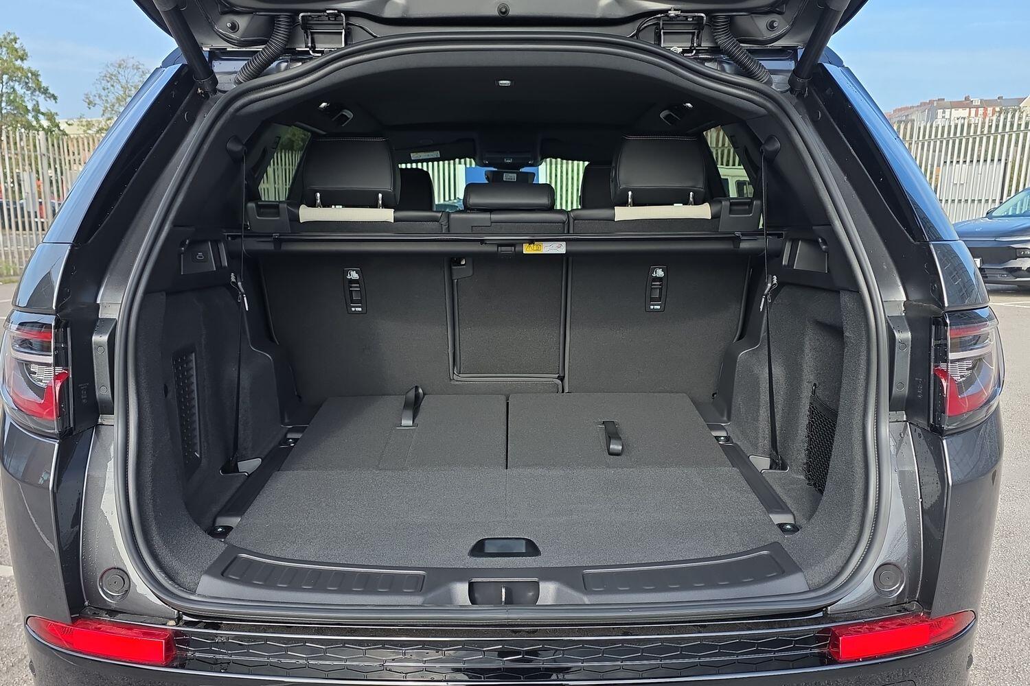 Land Rover Discovery Sport view 16