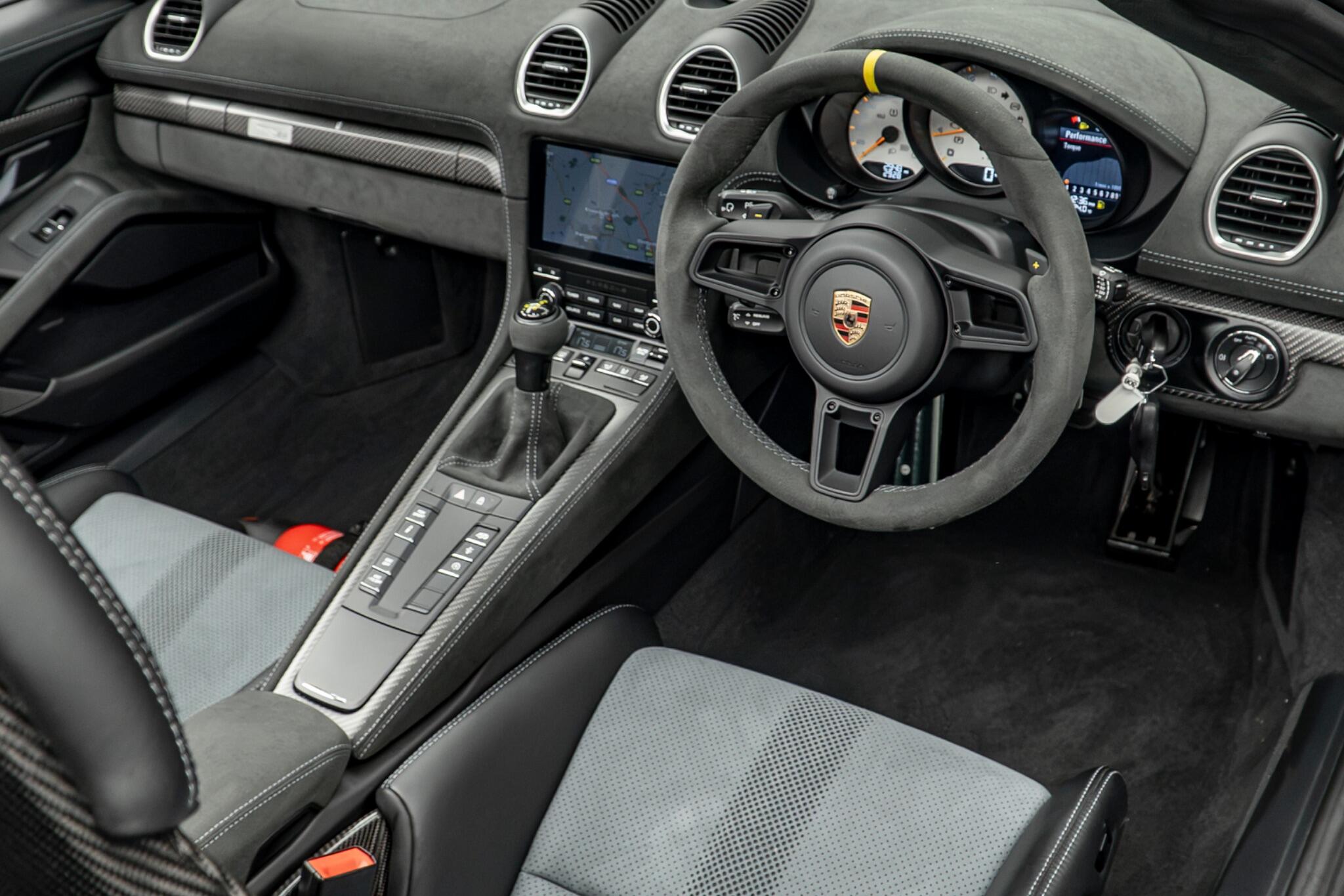 Porsche 718 Spyder view 24