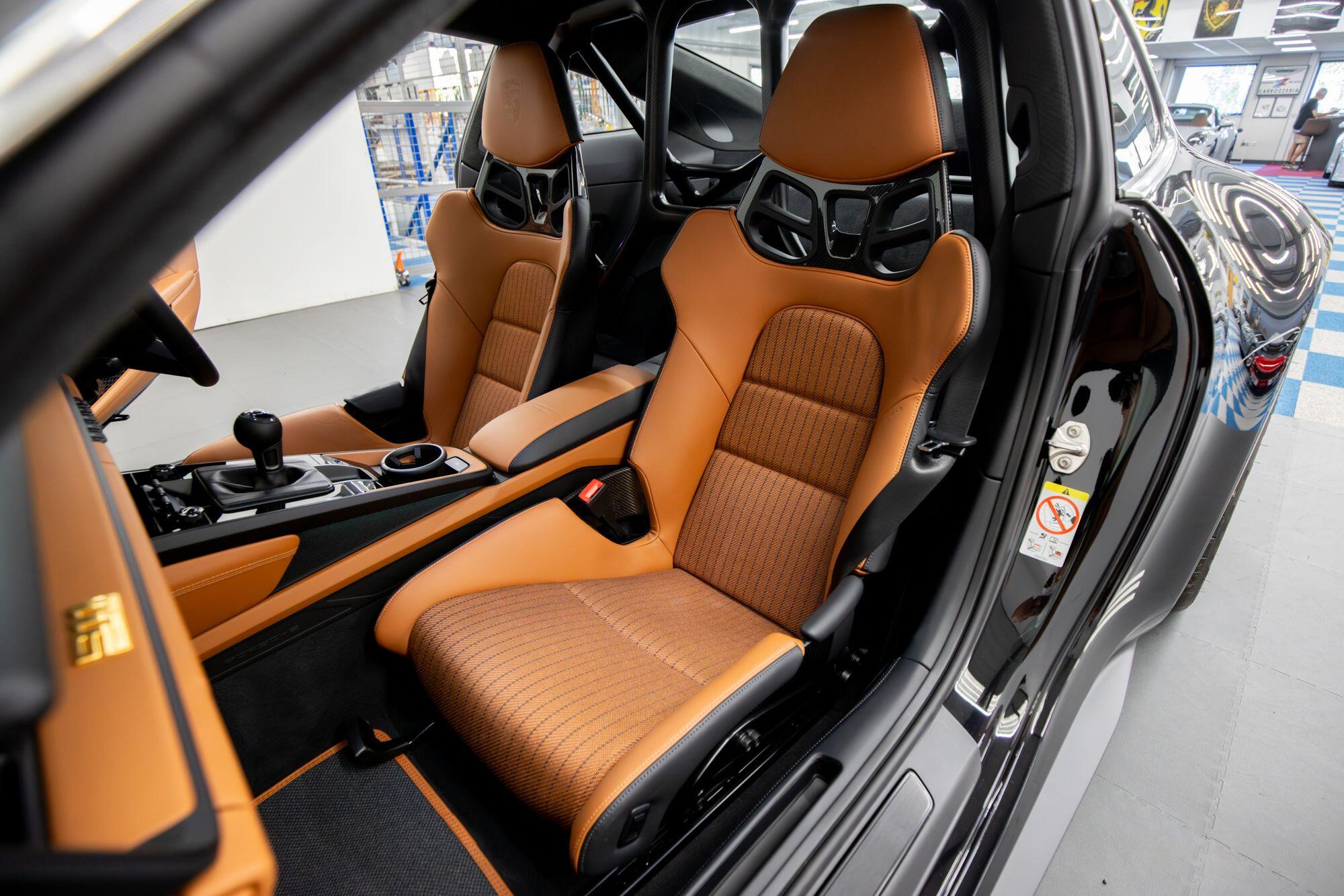 Porsche 911 view 31