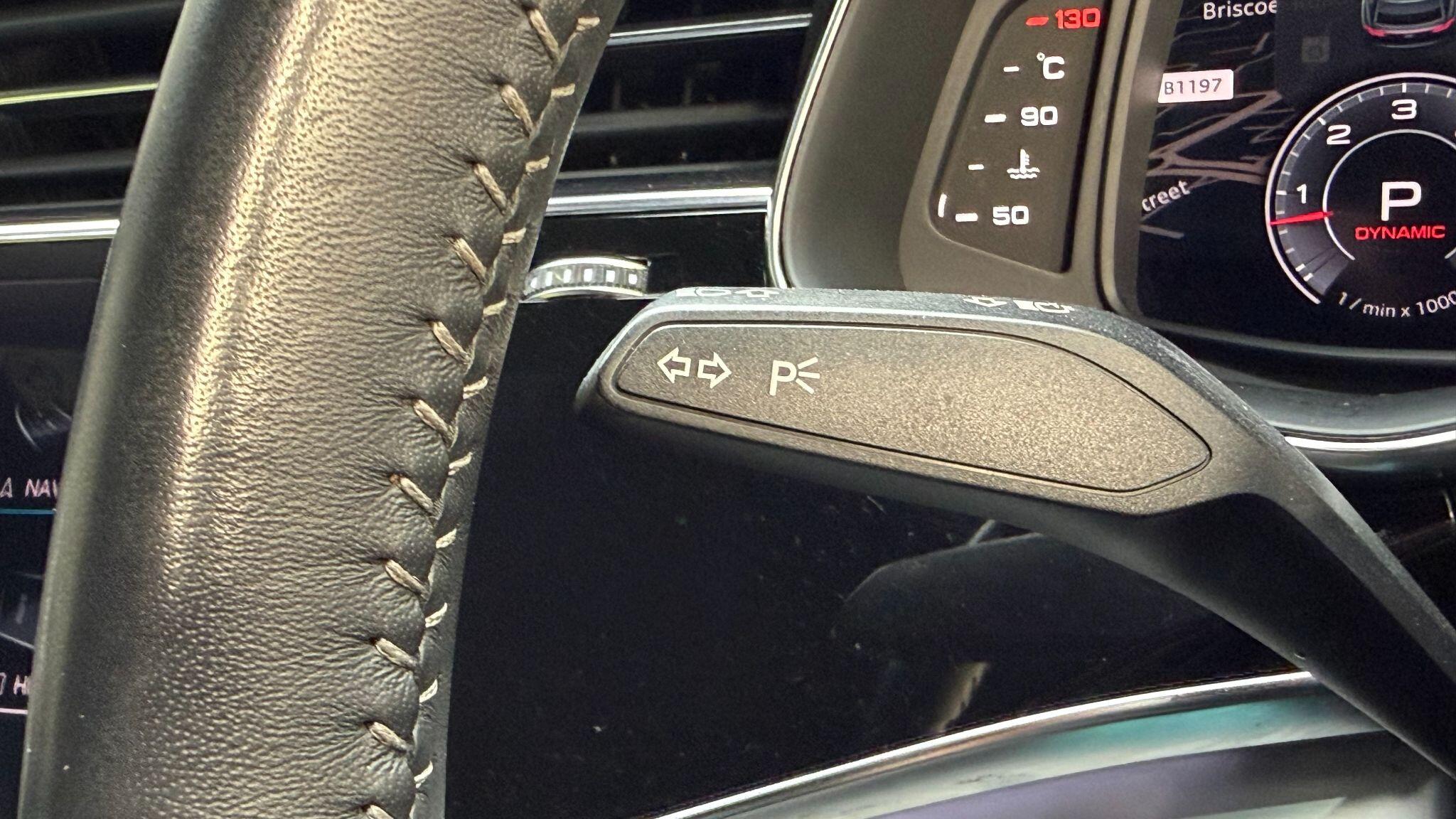 Audi Q8 view 20