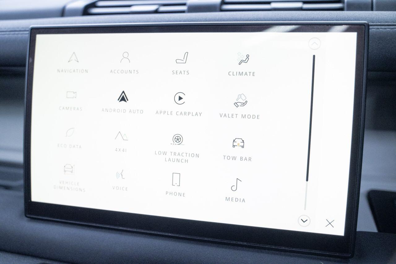 Land Rover Defender view 32