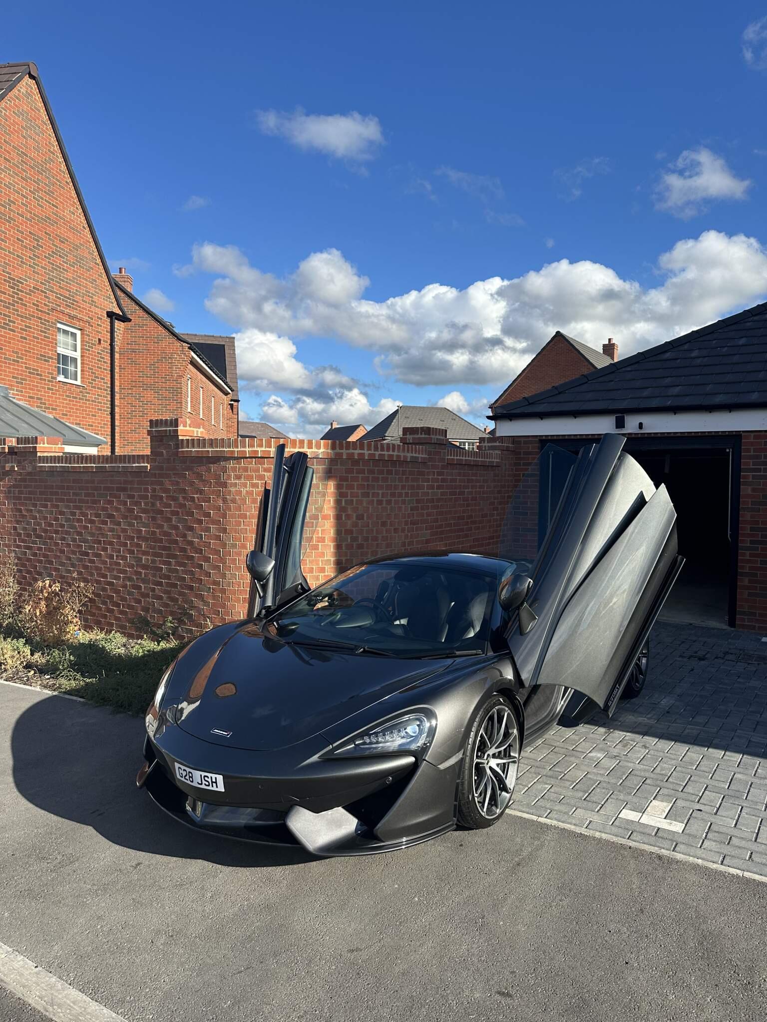 McLaren 570GT