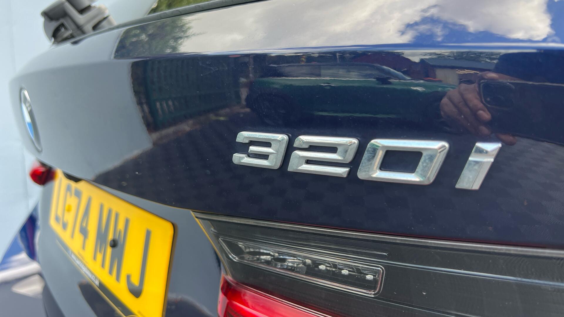 BMW 3 Series view 29