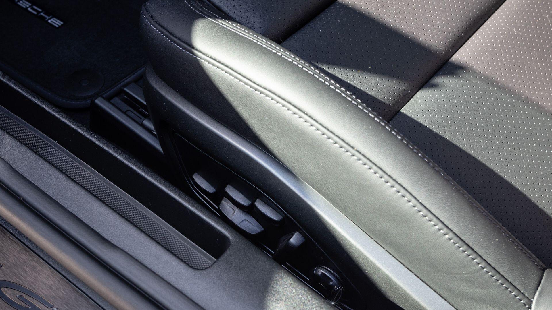 Porsche 911 view 32